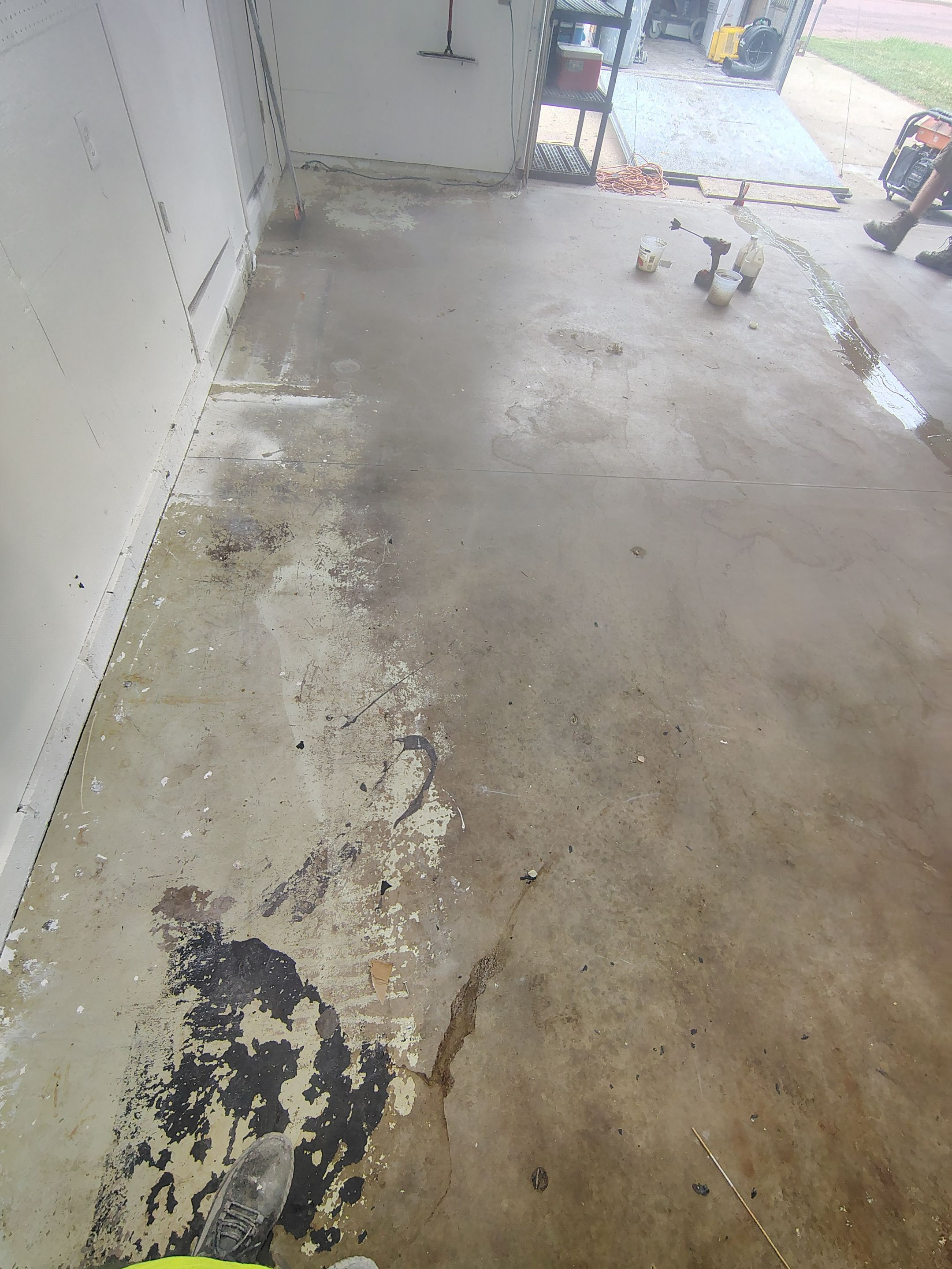 Yankton Garage Concrete Coating With Feather Gray Decorative Chips by Select Painting, Coatings & Garage Cabinets