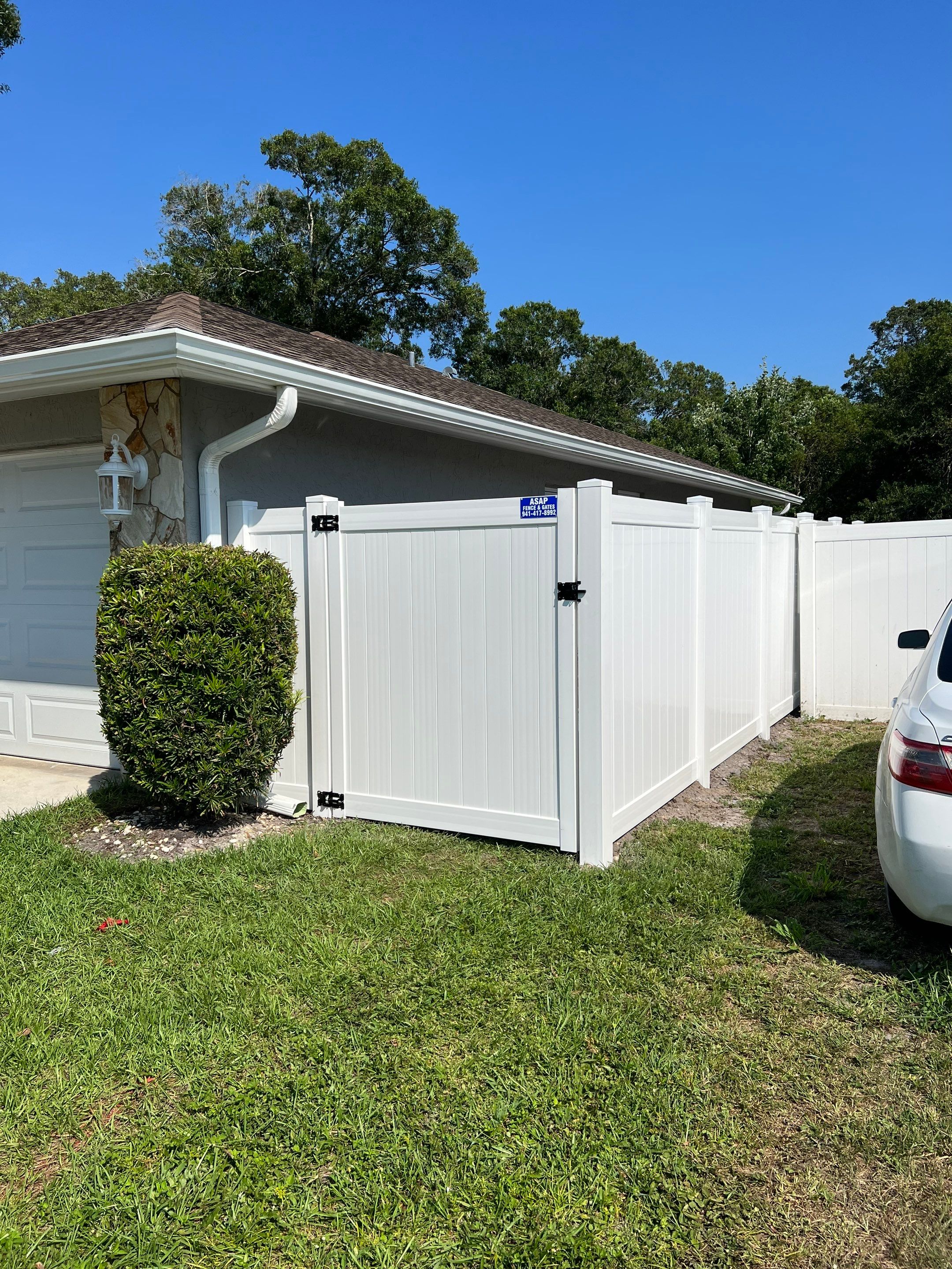 Sarasota, FL 6ft. Tall White Vinyl Privacy Fence by Asap fence and gates, LLC