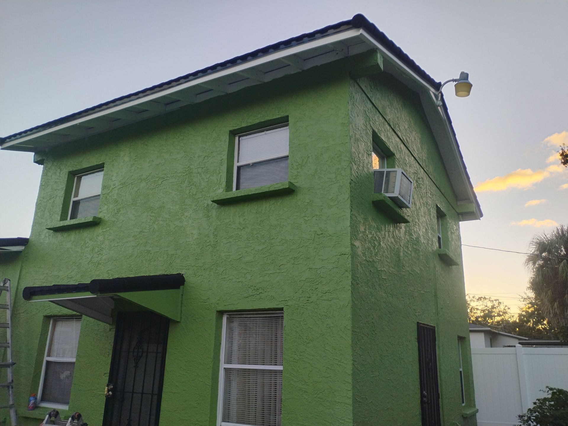 White Aluminum Soffit and Fascia in St.Petersburg FL by Gutter Professors