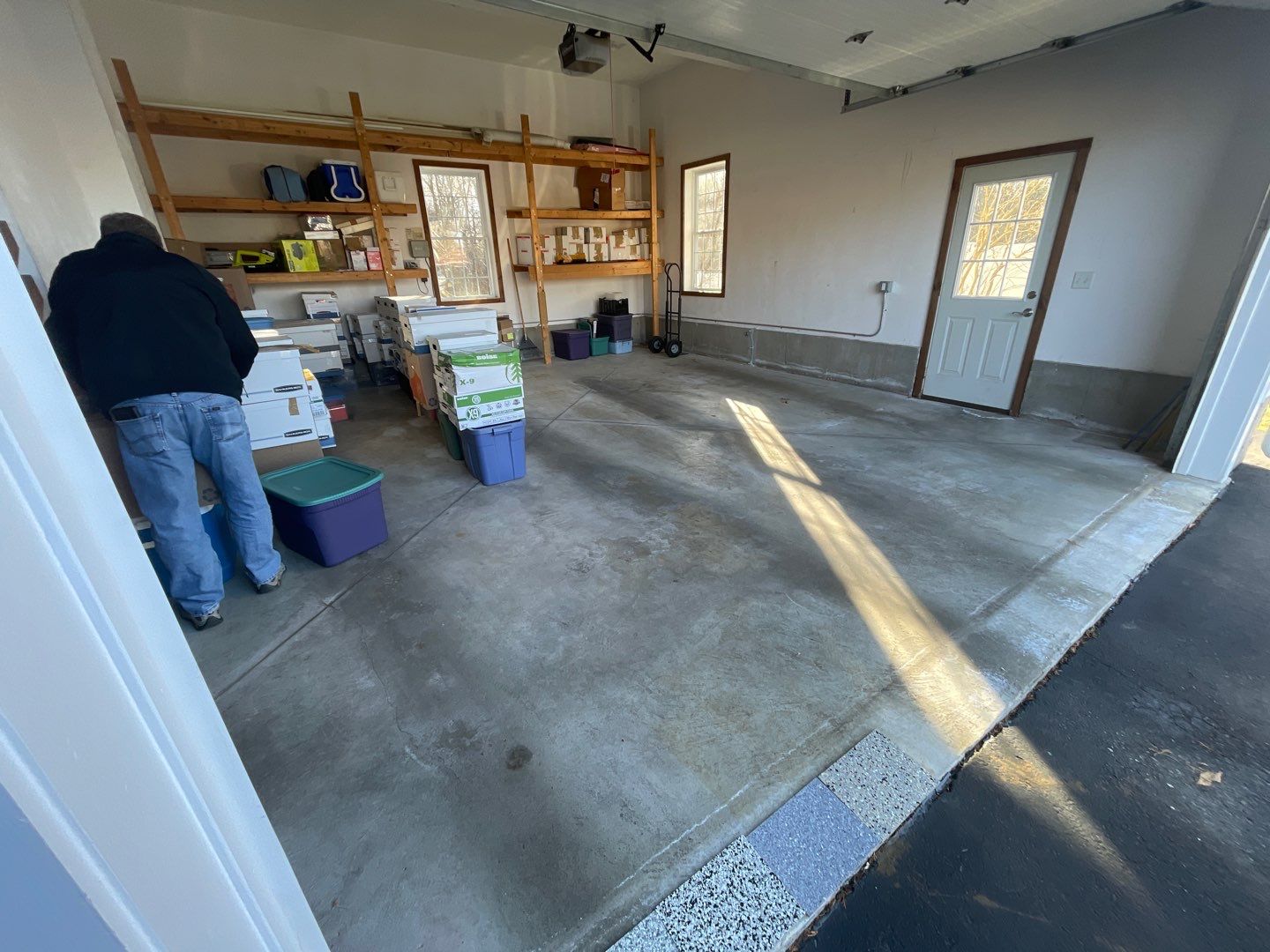 Garage in Nashua, NH 03063 by Symphony Concrete Coatings
