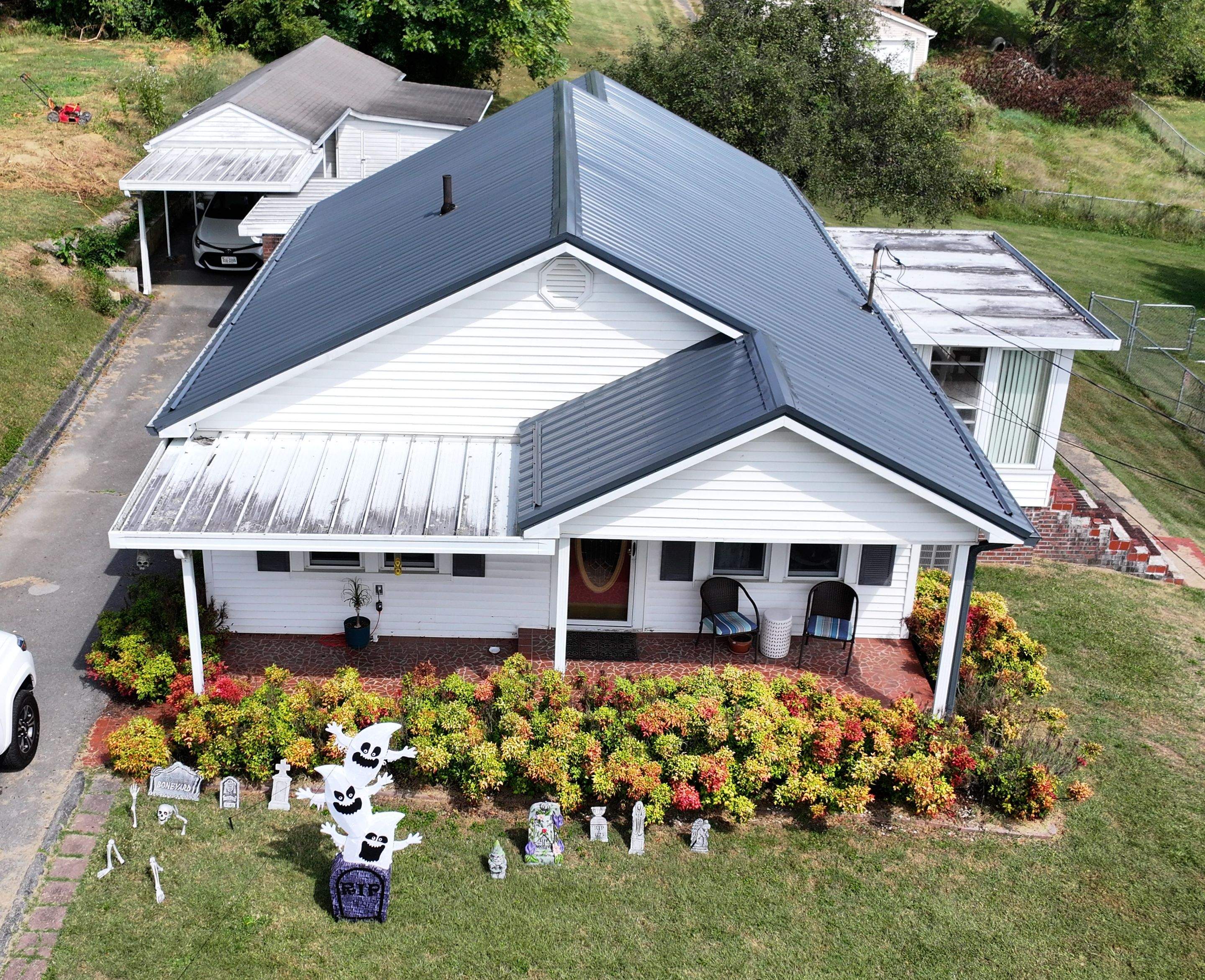 Johnson Residence by Omnia Roofing