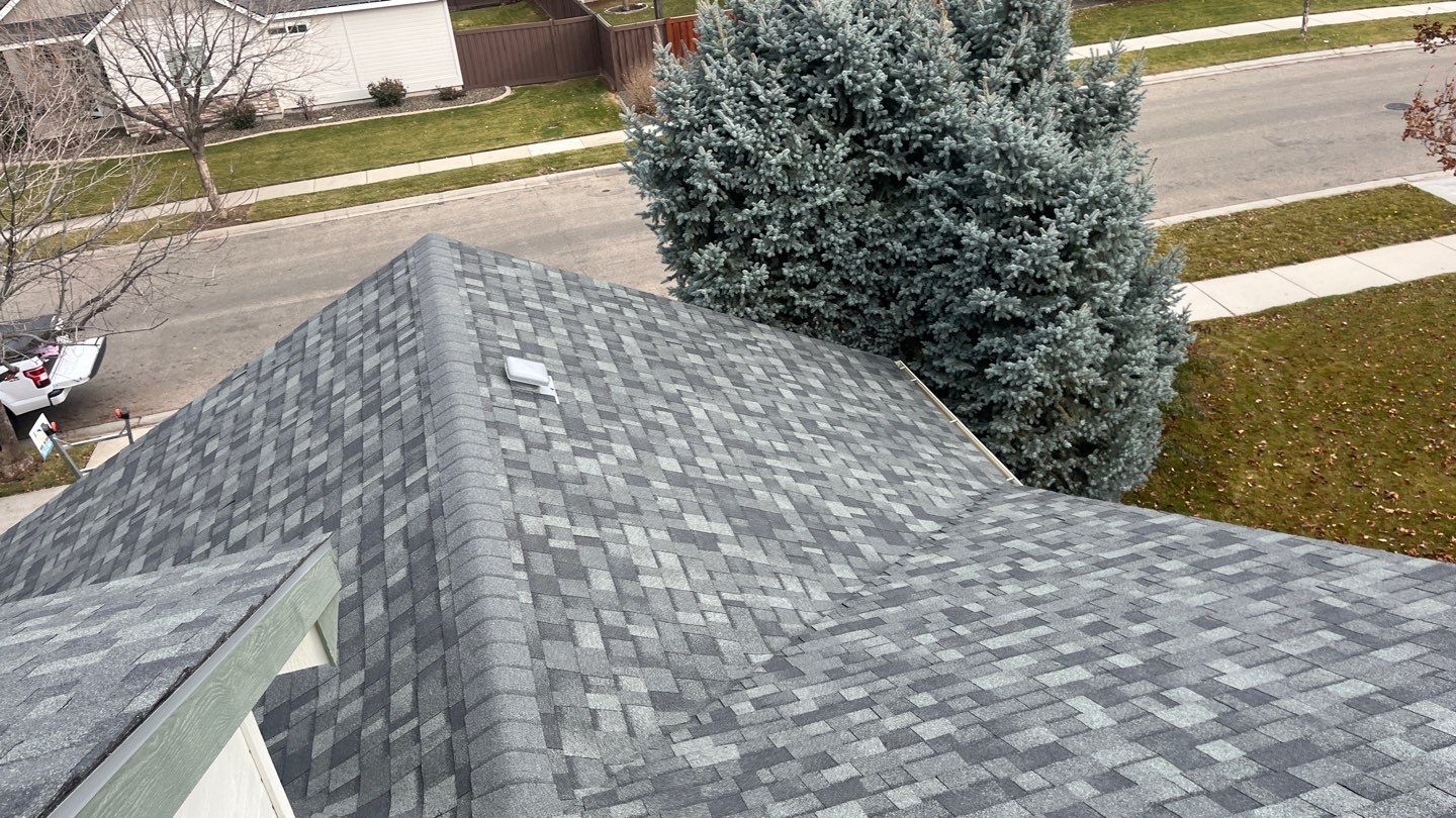 Fresh Roof, Fresh Vibes in Hobble Creek – Oakridge Estate Gray Perfection by ID Roofing LLC