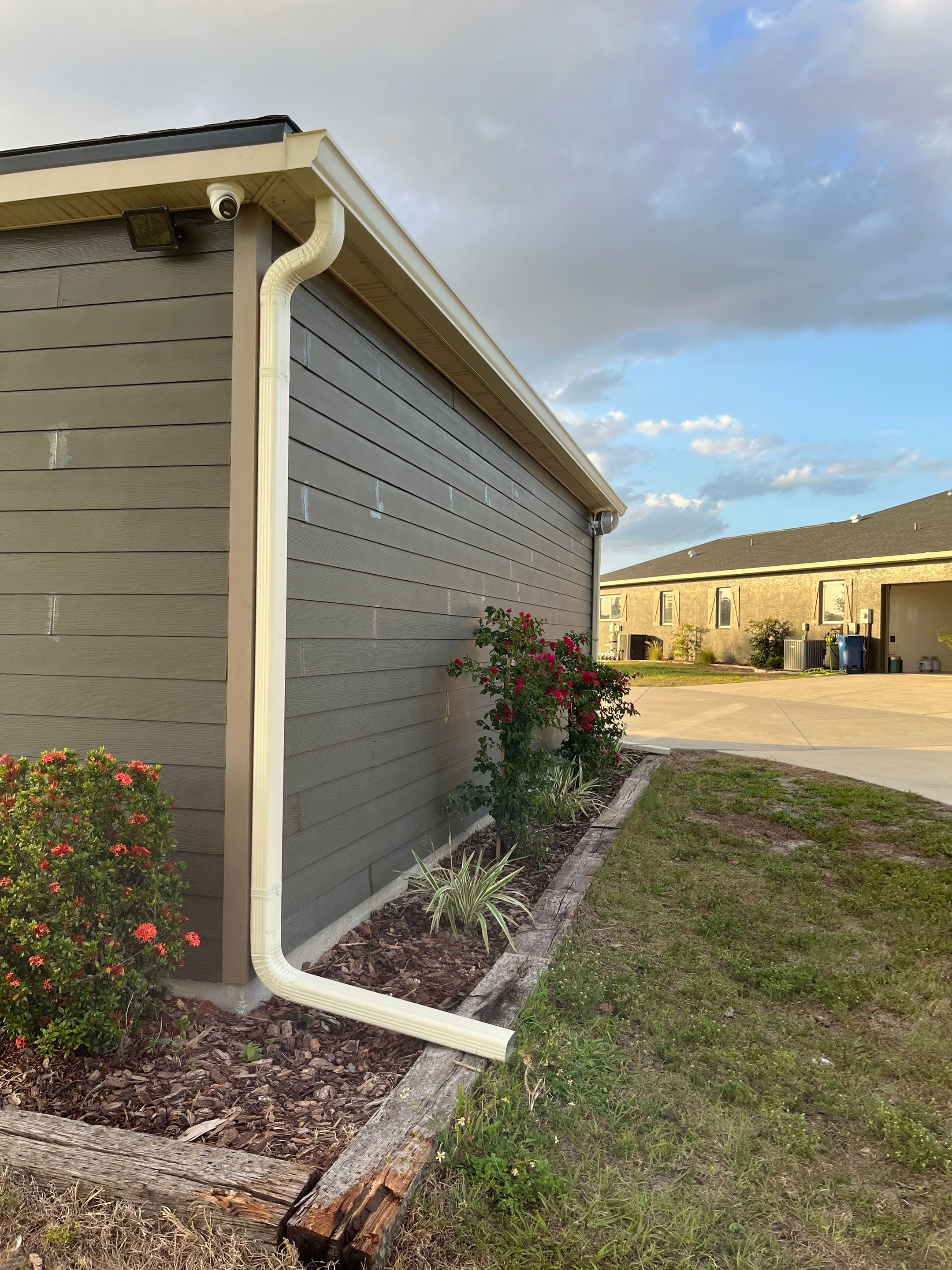  7-inch White seamless gutters and downspouts in Myakka City FL by Gutter Professors