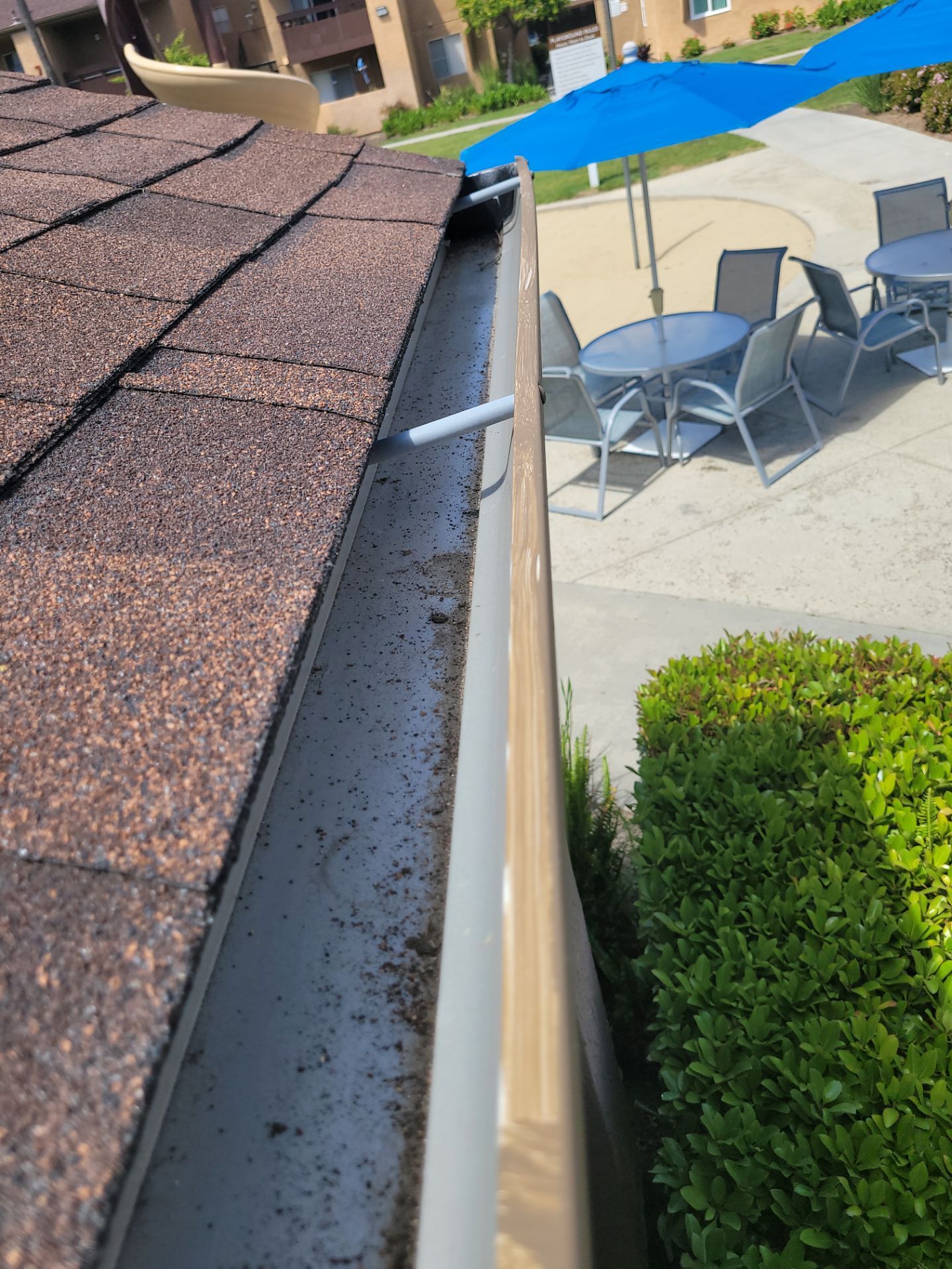 HOA gutter cleaning after photo.