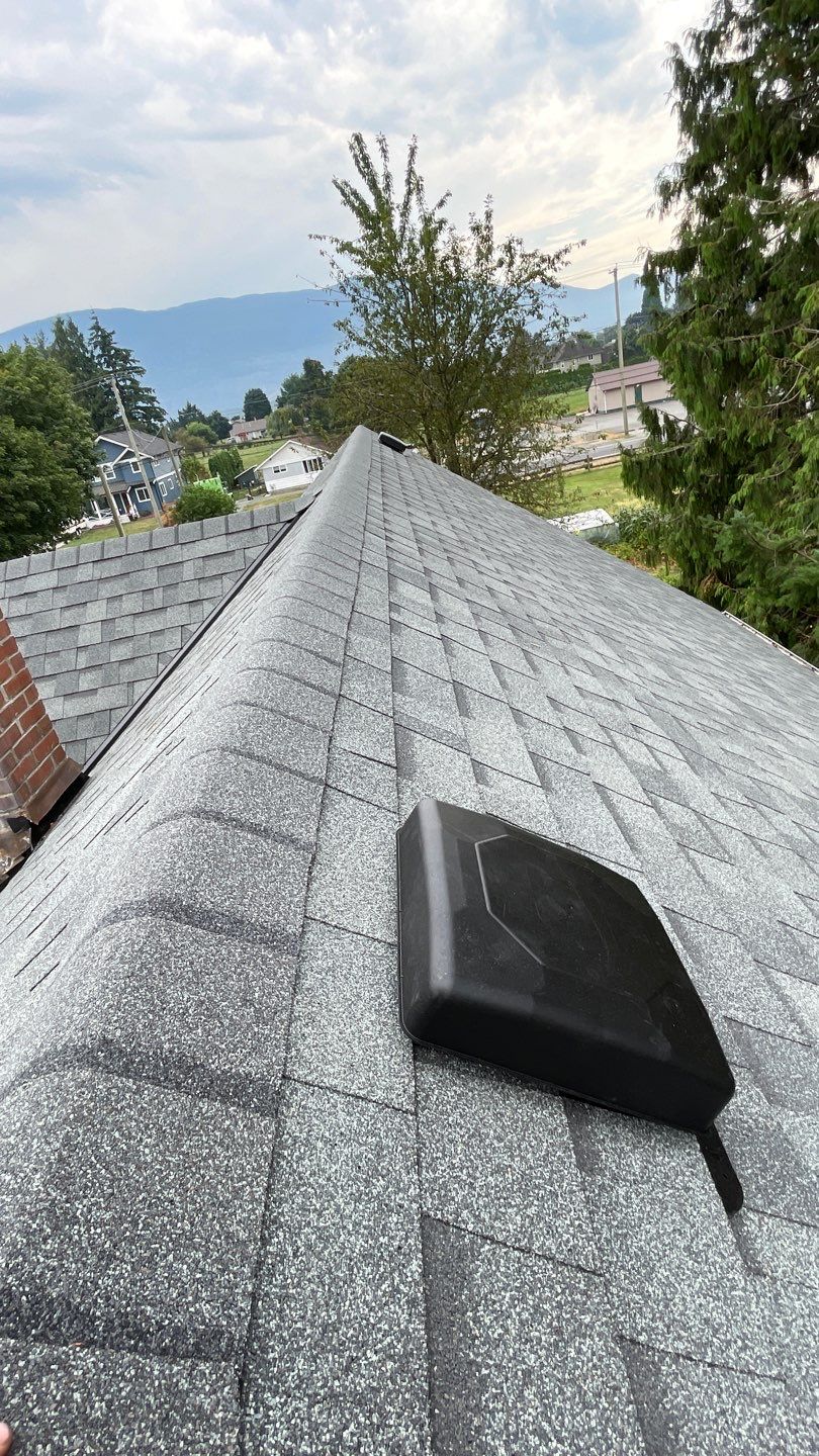 Residential Roofing Installation using OC Oakridge shingles by Top Notch Roofing Inc