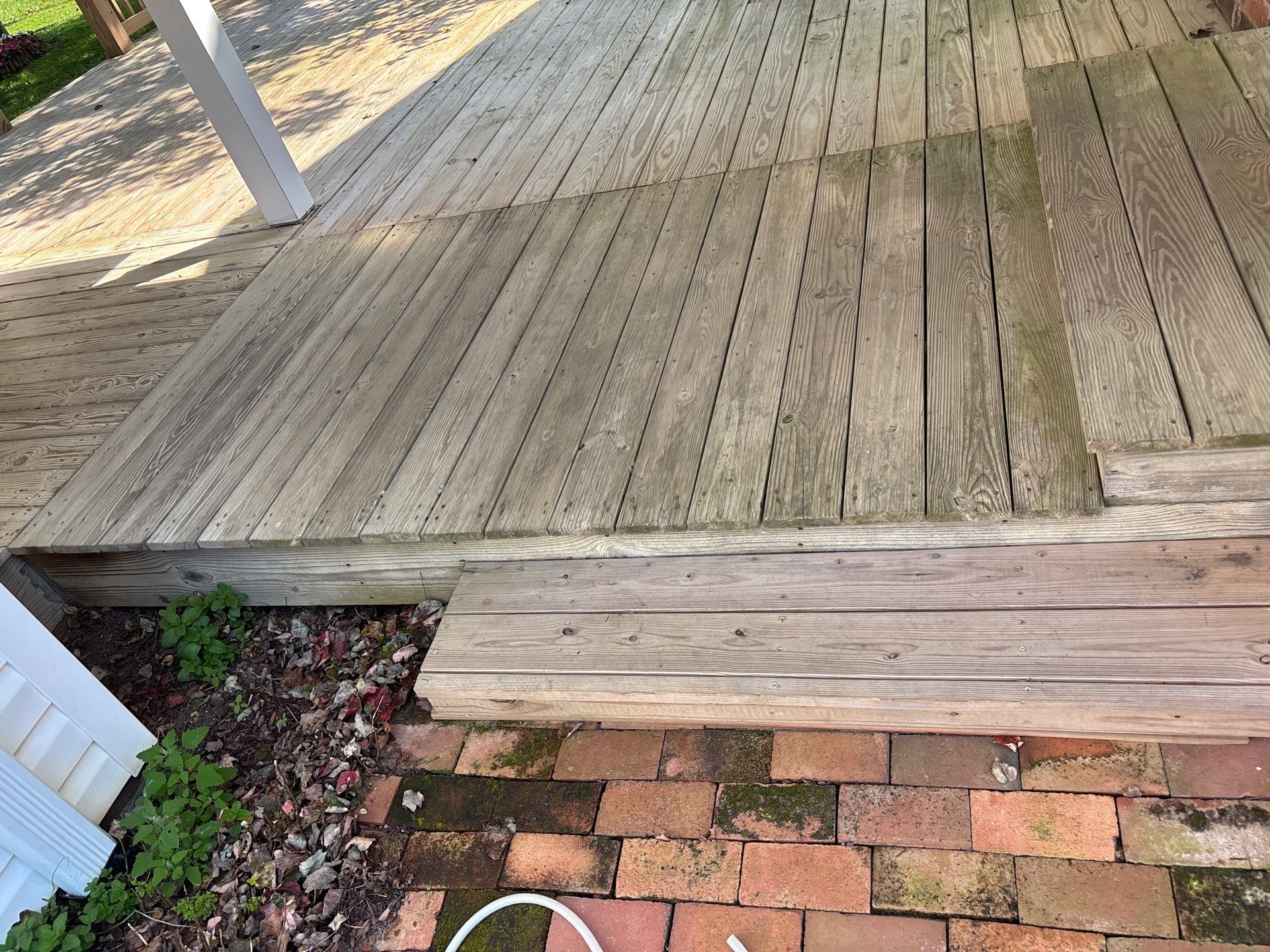 Wood Deck using Wood Sealant by DuraSeal
