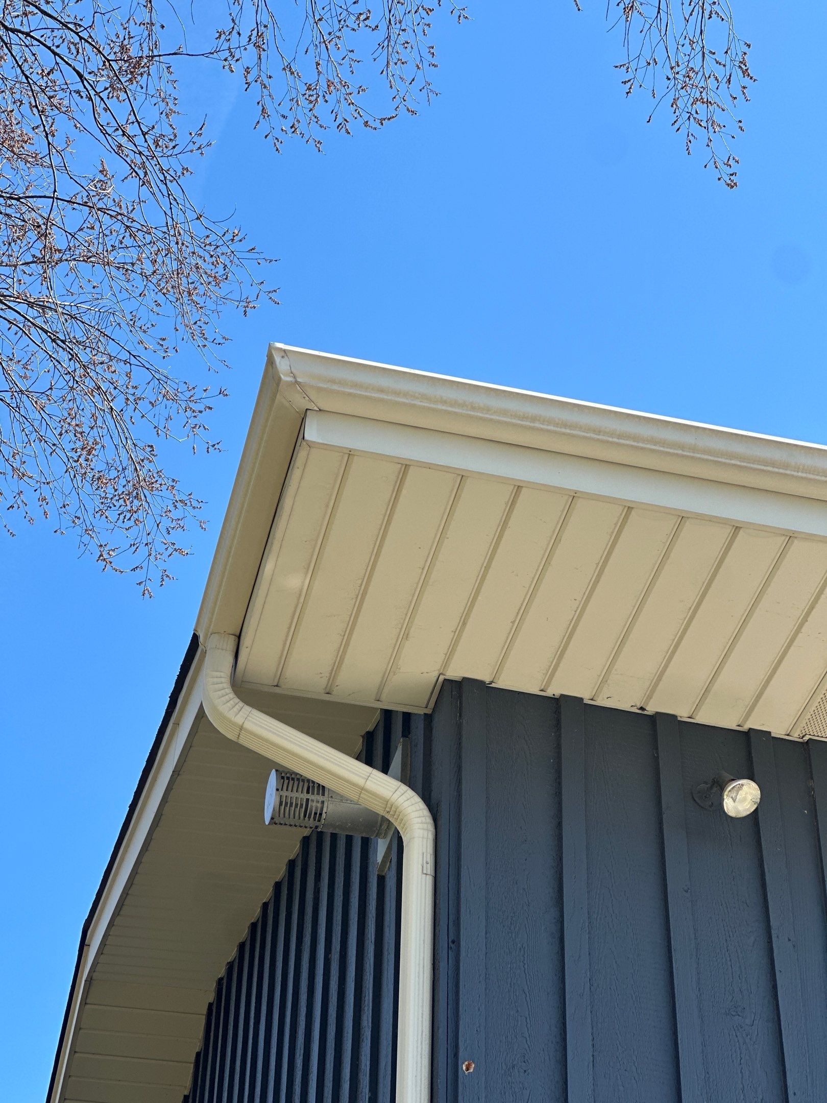 Highland Park, IL House Wash by Simmons Power & Soft Washing