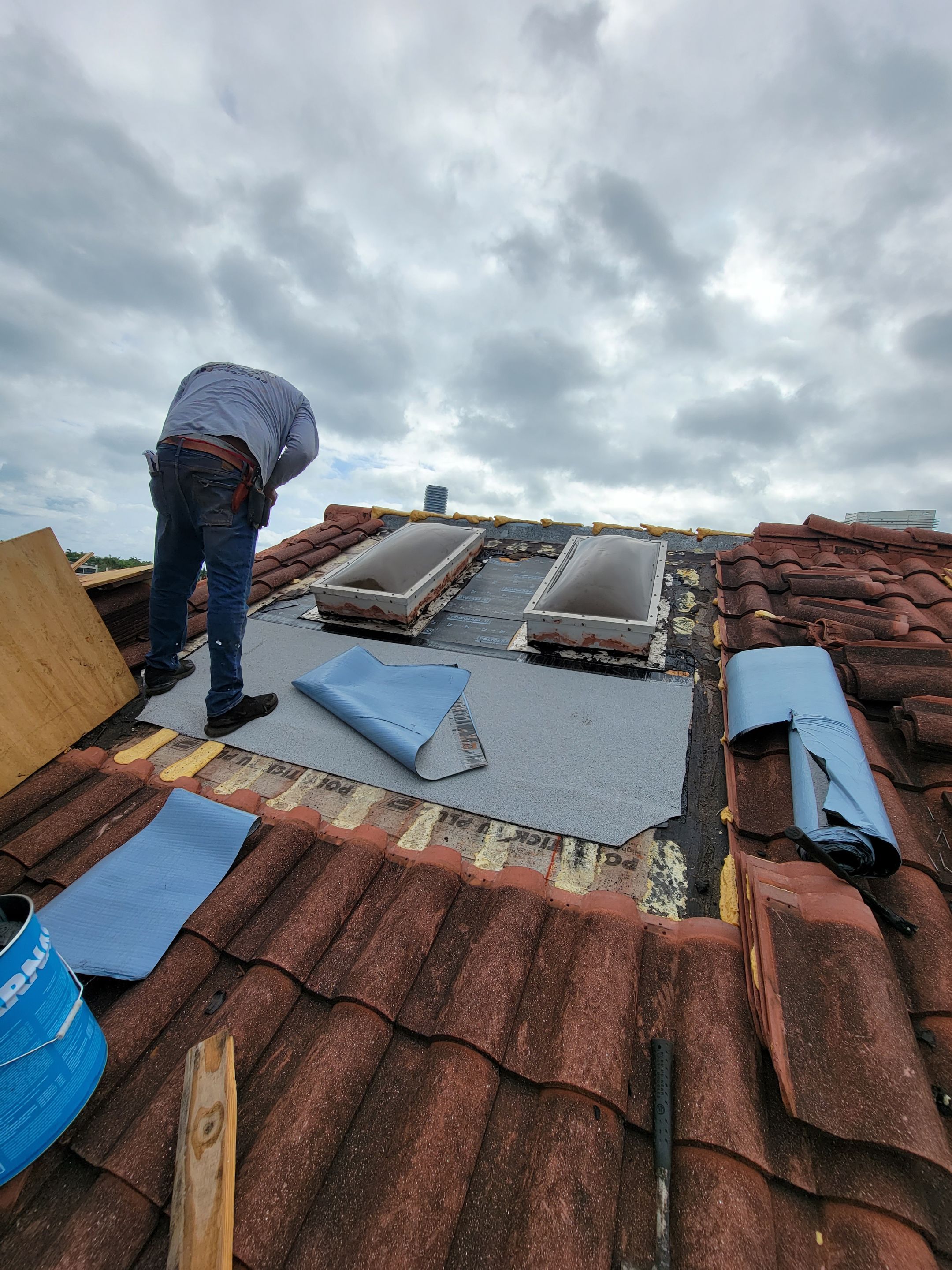 NE 37th Ave, Aventura, FL by G&J Roofing 