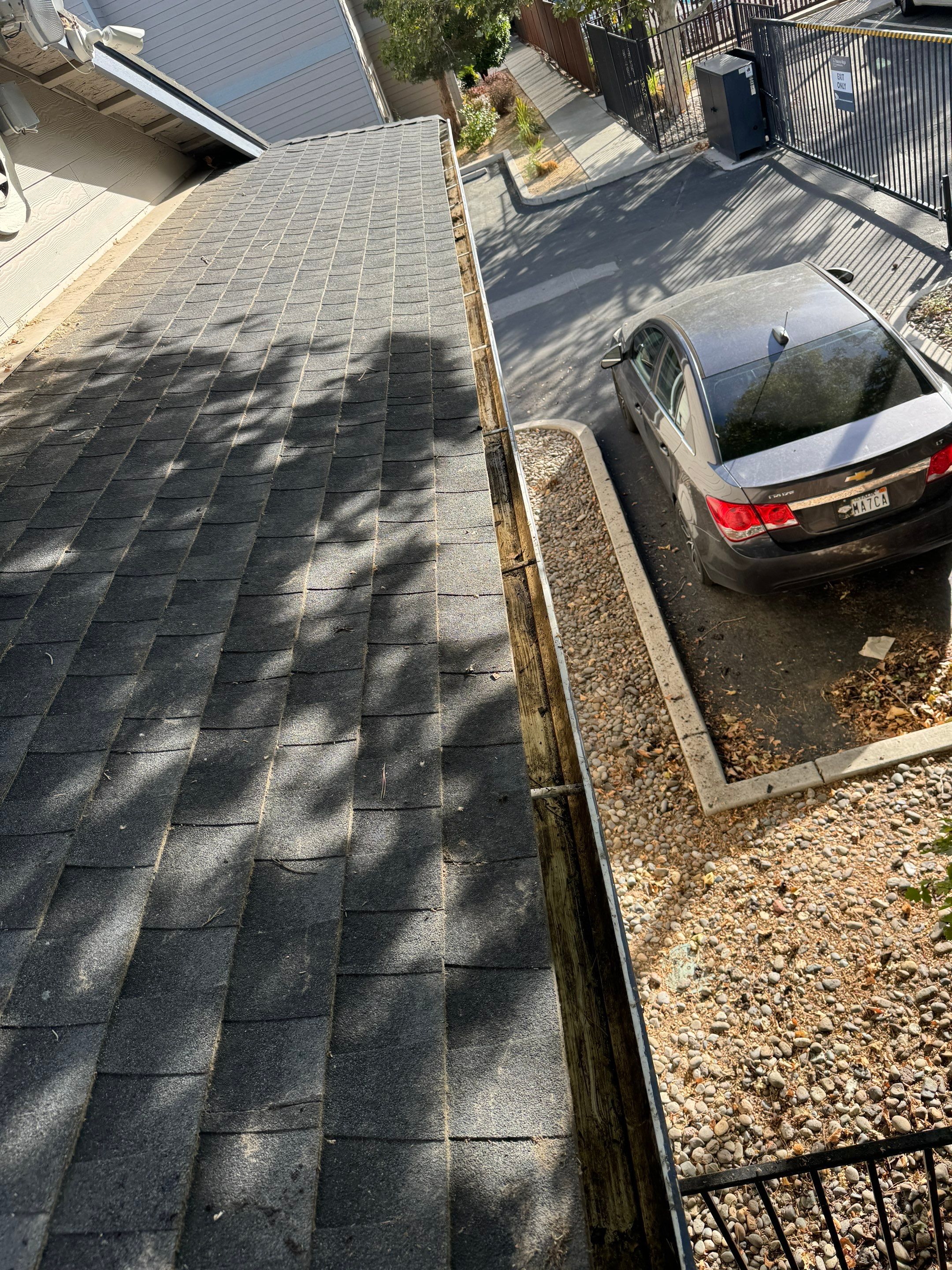 Commercial gutter cleaning Nevada after photo with clean gutters