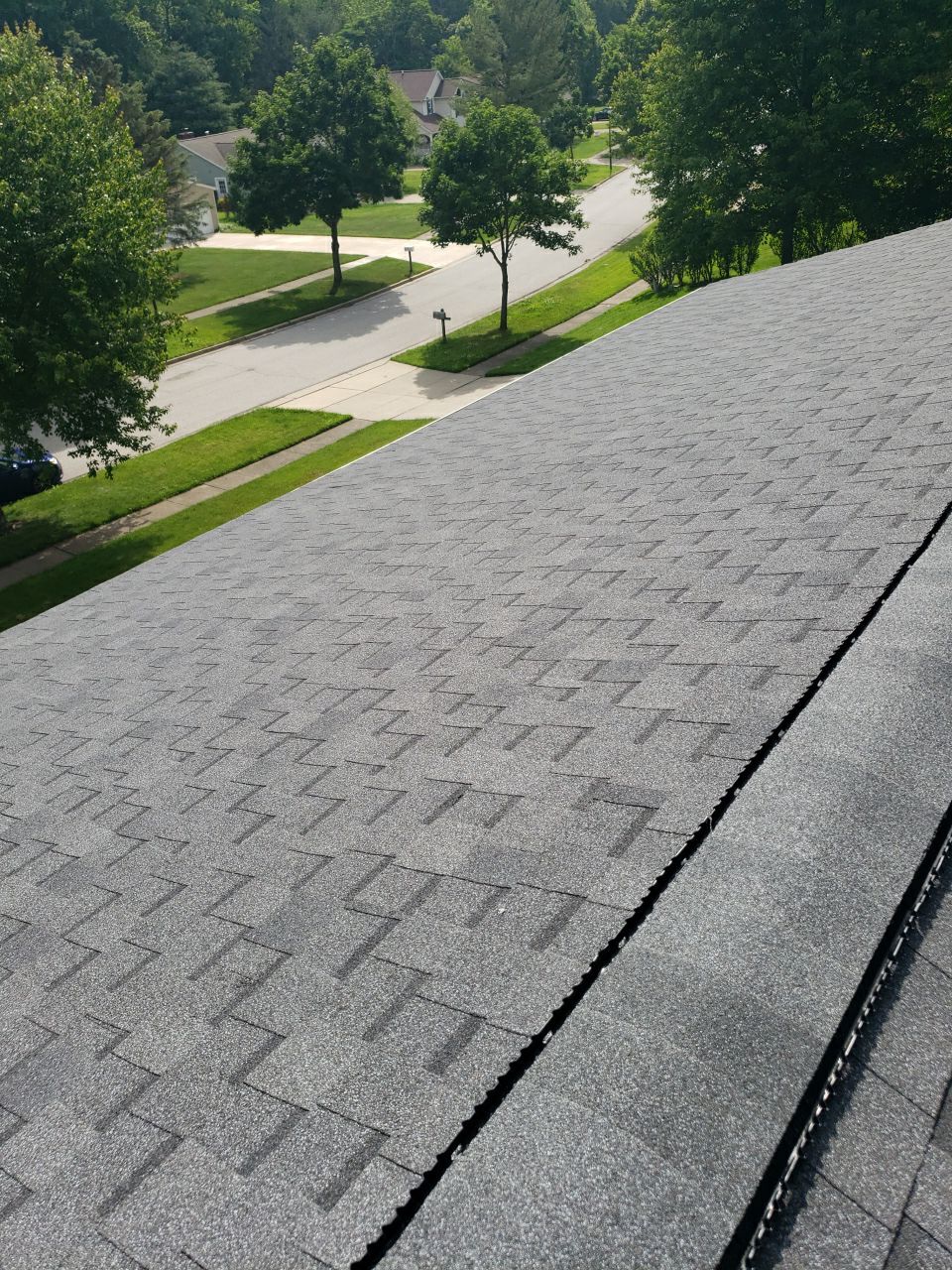 Brand: Atlas Pinnacle Color: Pristine Scotchgarde Pewter Drip: White by Eagle Eye Roofing