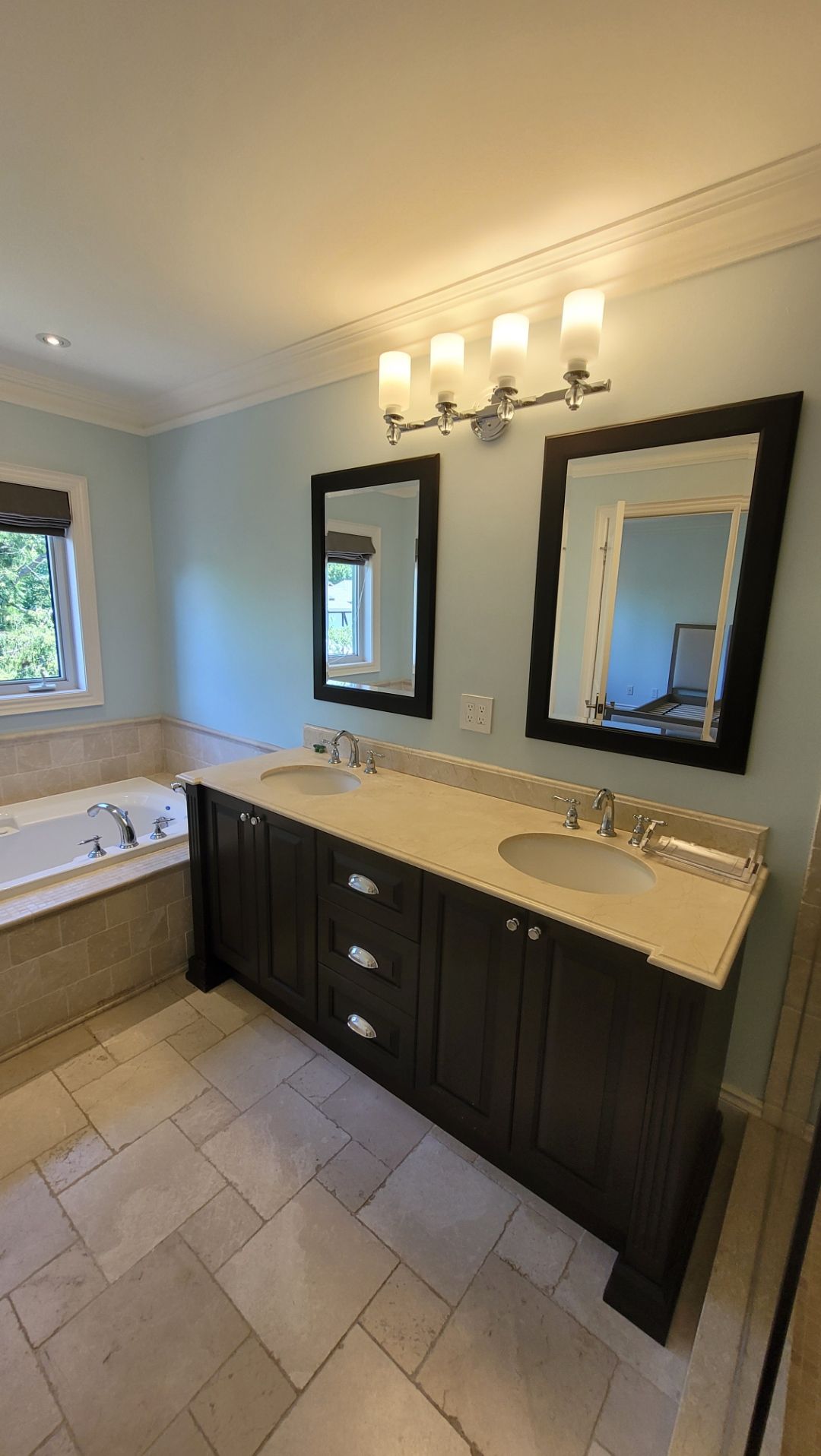 Interior Painting and Finishing for a Home in Toronto by GTA HOME PAINTING