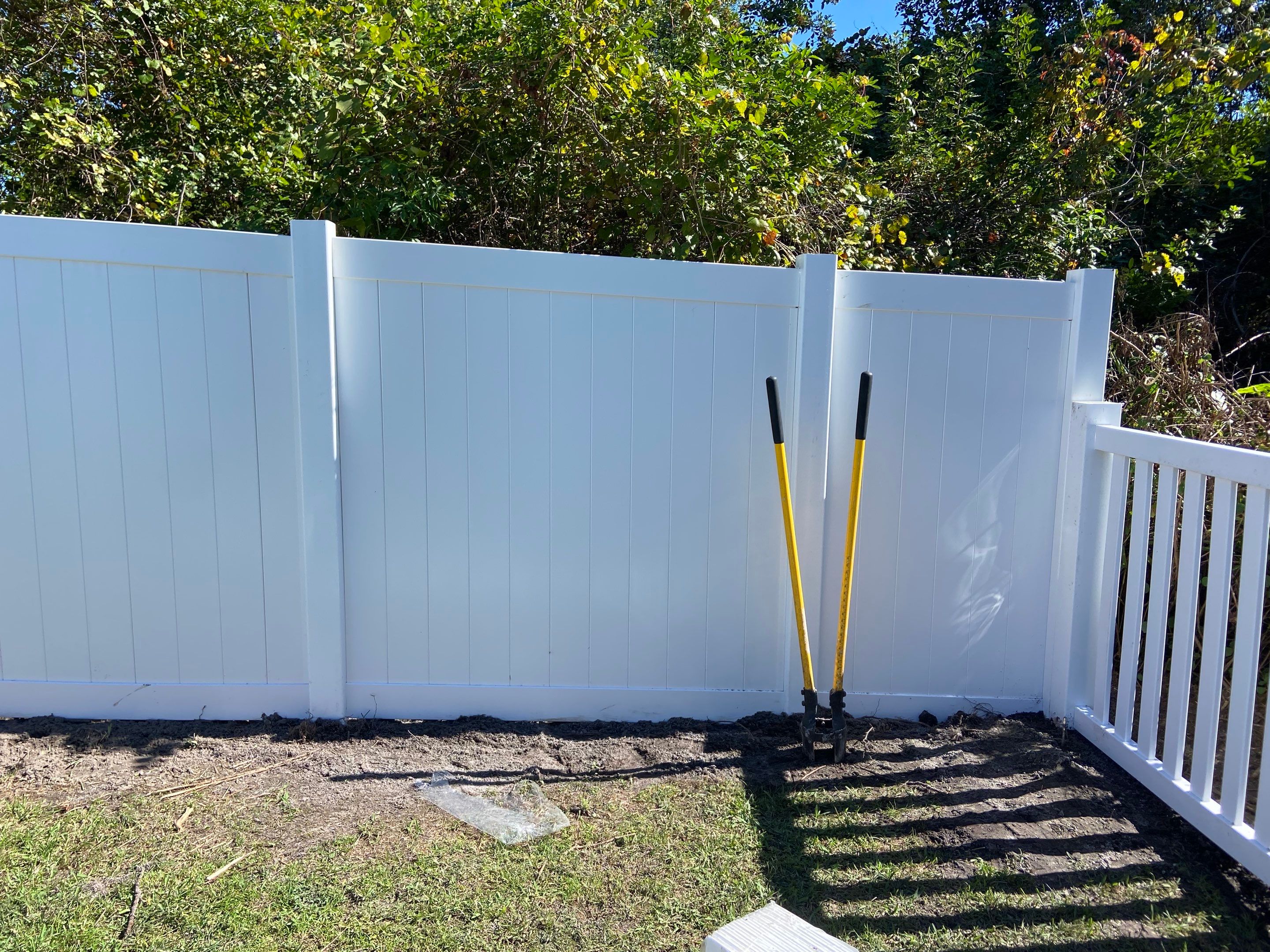 Ruskin, FL 6 ft. Tall White Vinyl Privacy with 4 ft. Picket Fence by Asap fence and gates, LLC