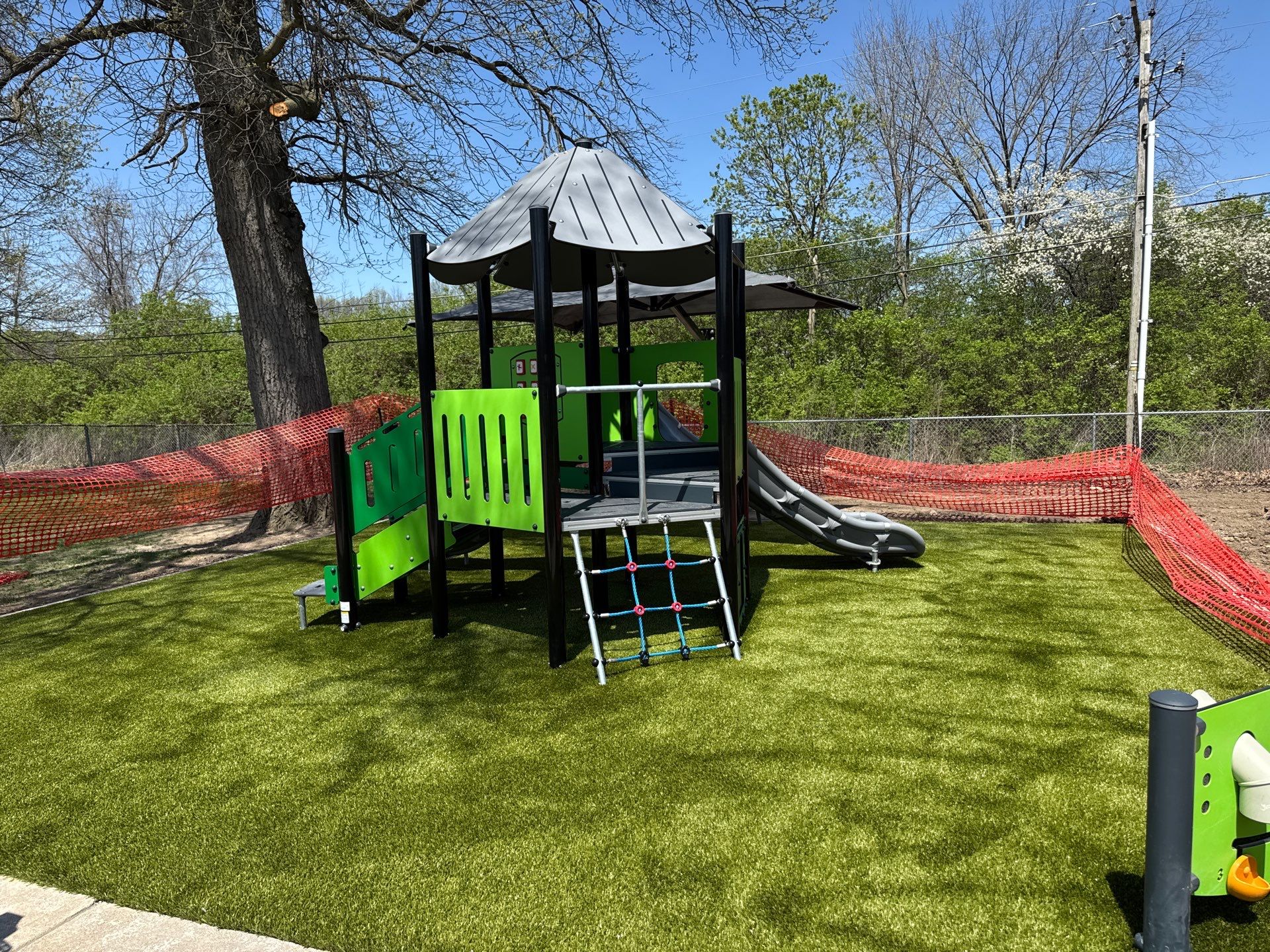 Harris Elementary in Fort Wayne, IN by ForeverLawn NEIN/INDY