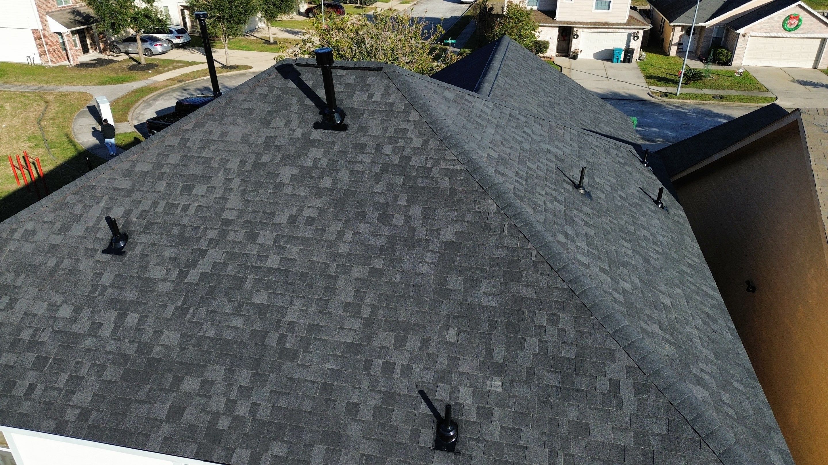 OC Duration Onyx Black by HHH Roofing & Construction