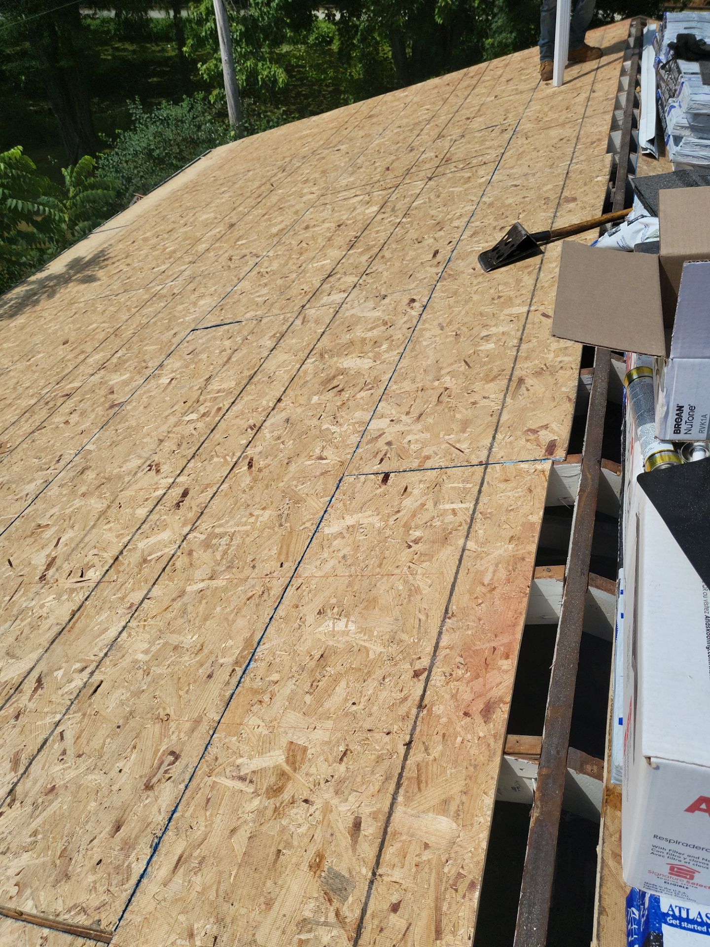 Atlas Pinnacle, Color, Coastal Granite, Drip Edge, Color, White by Eagle Eye Roofing