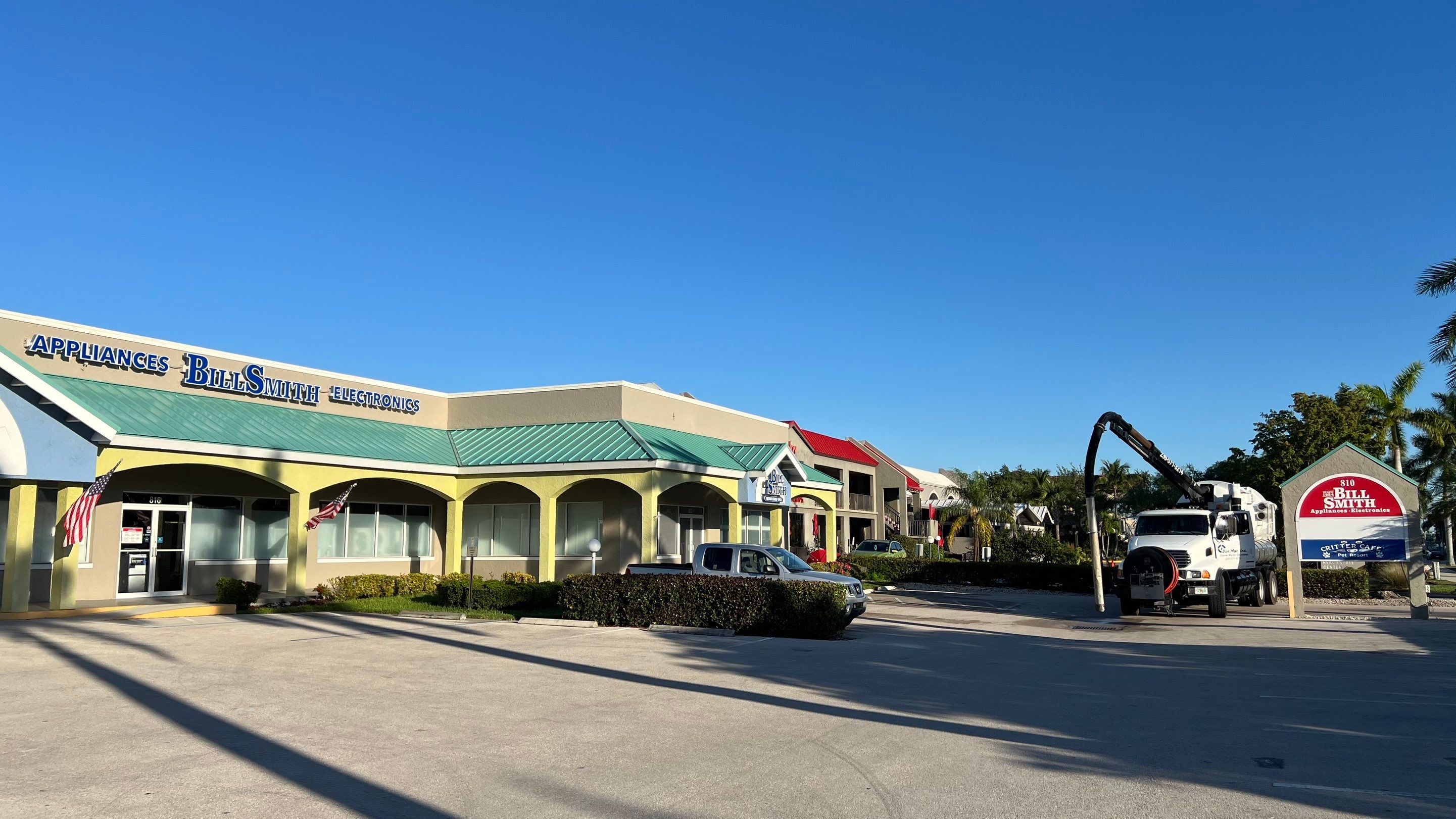 Stromwater System Maintenance at Bill Smith Appliances / Critter Cafe Marco Island Catch Basin by Don Mar, Inc. Storm Water Solutions