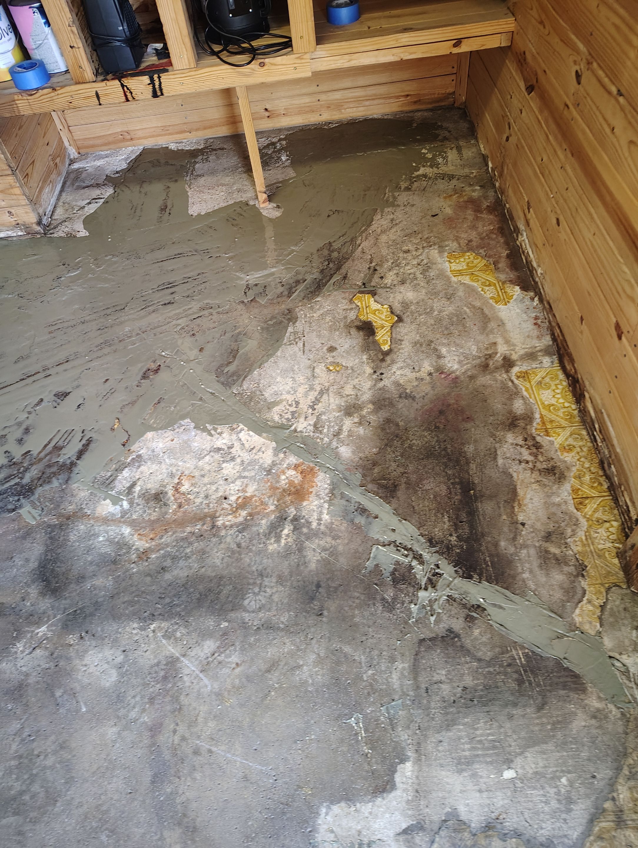 Commercial Epoxy Flake Floor Coating in Emmetsburg, Iowa by Select Painting, Coatings & Garage Cabinets