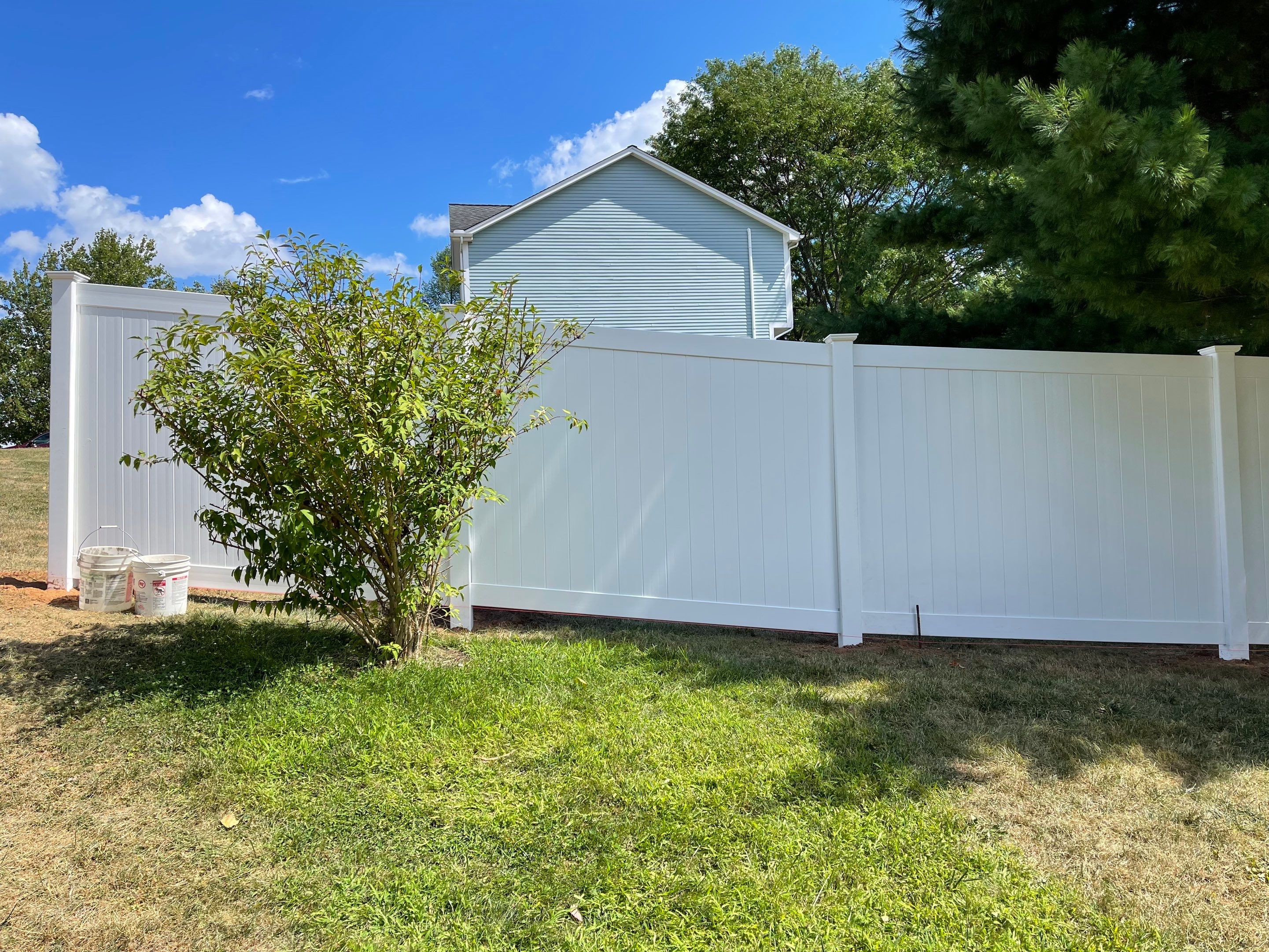 New Vinyl privacy fence and picket fence in white by DiGiorgi Roofing and Siding Inc