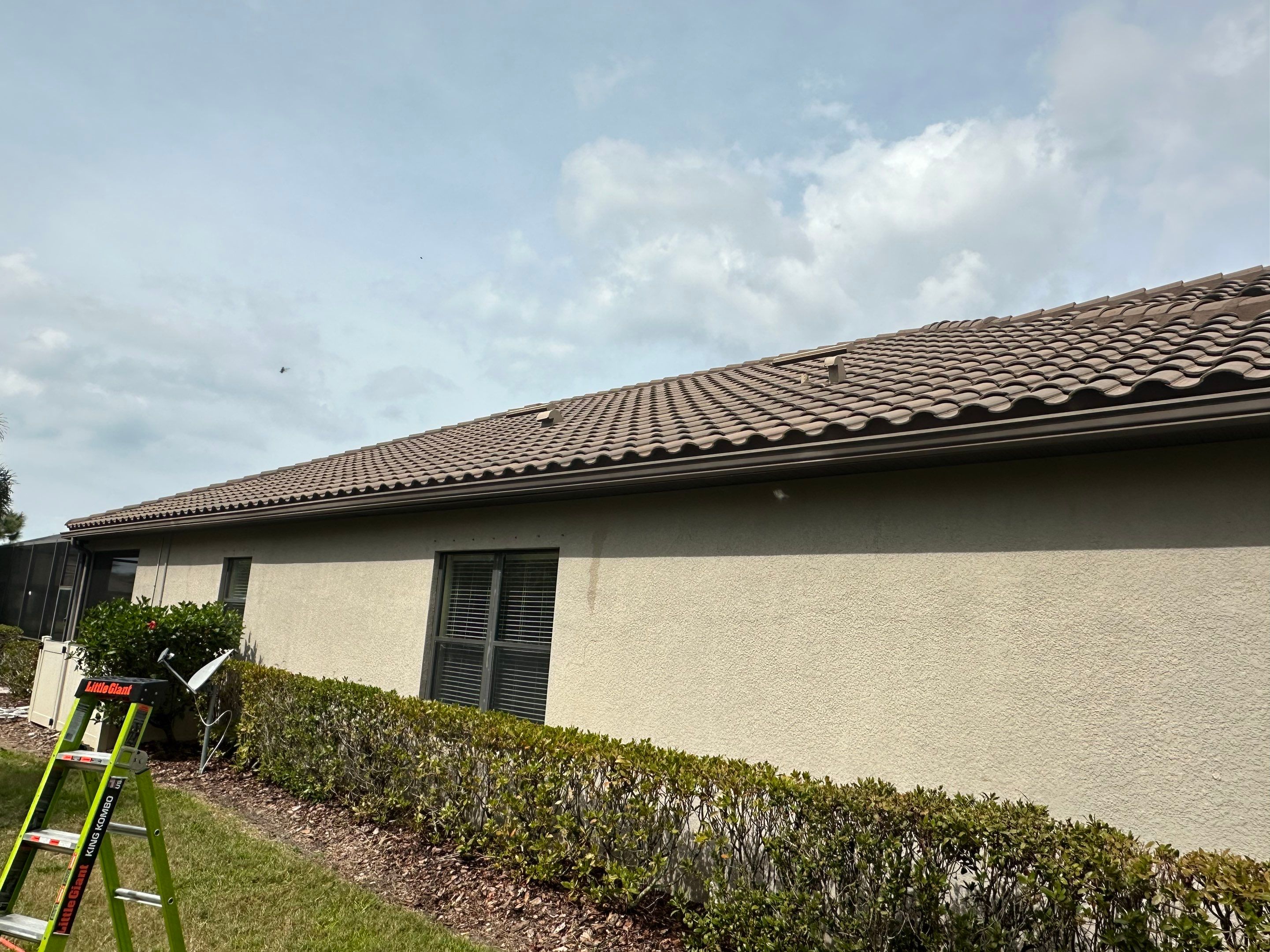 Concrete Tile Roof, Paver Pool Deck, Screen Enclosure & Driveway Cleaning in Artisan Lakes Esplanade, Palmetto, FL | Sunshine AquaWash by Sunshine AquaWash
