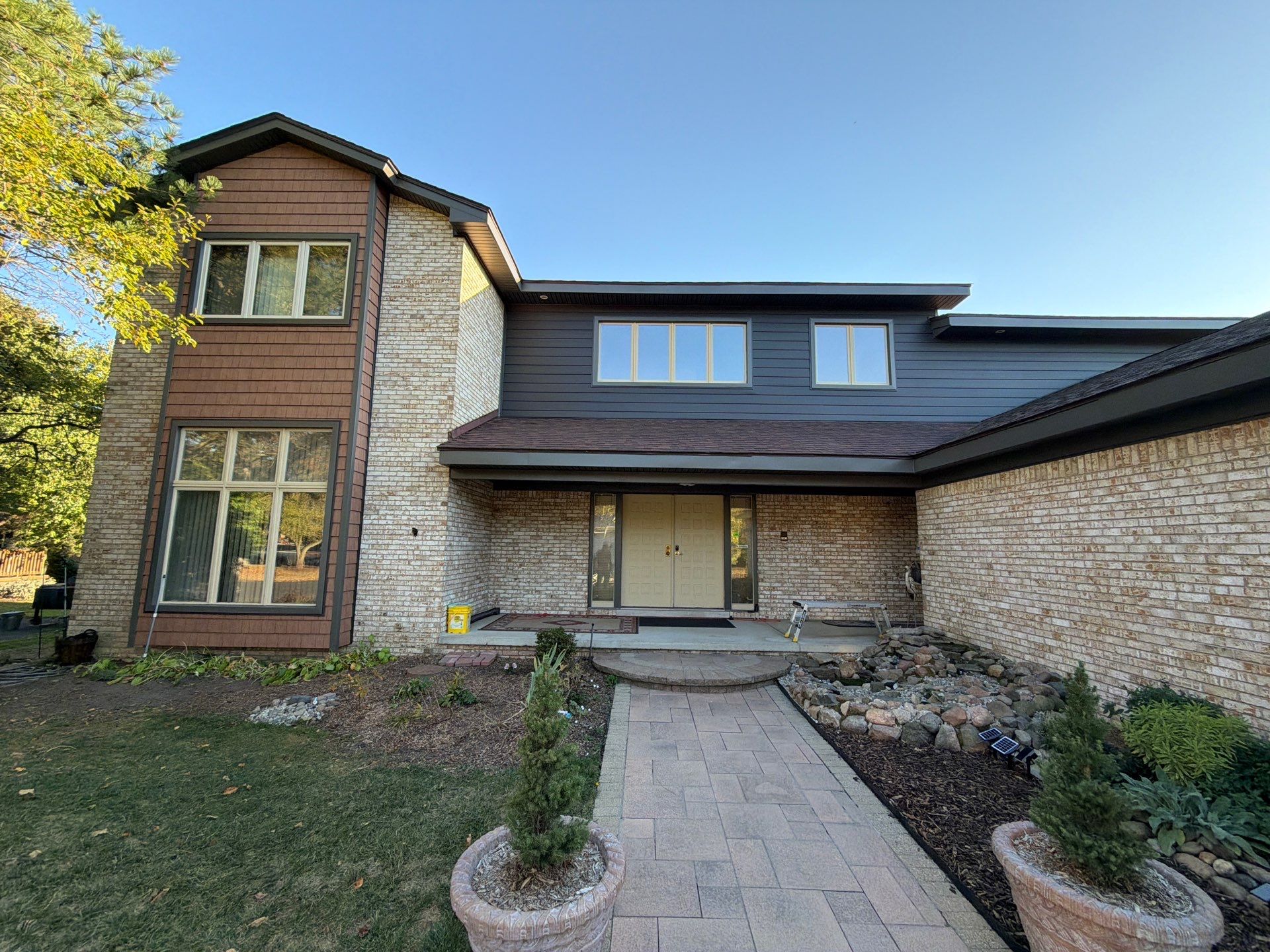 Siding Replacement using Alside S7 Cedar Mill Grain Cast Iron by 180 Contractors