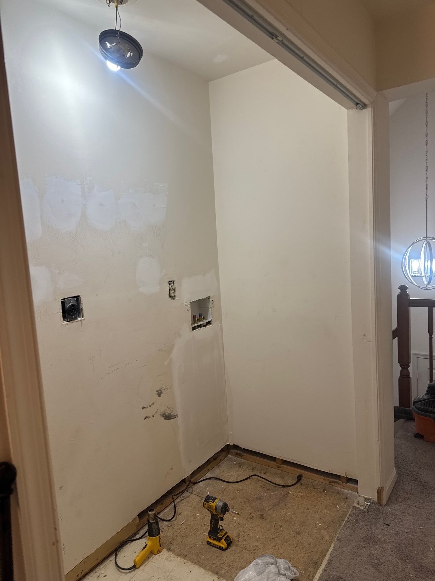 LAUNDRY AND HALLWAY REMODELING using Sherwin Williams  by La Bendicion Contruction Llc