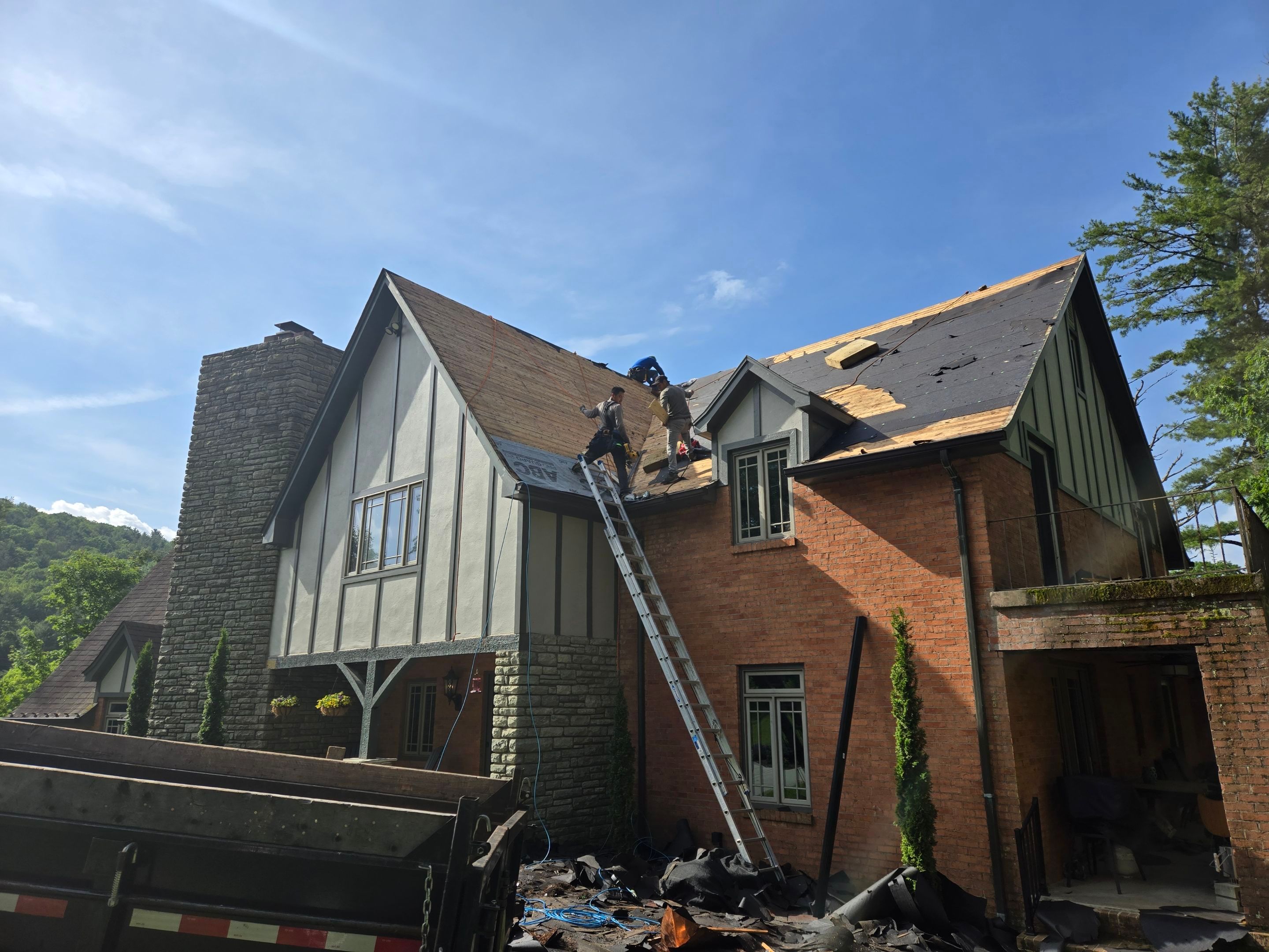 Cameron Residence by Omnia Roofing