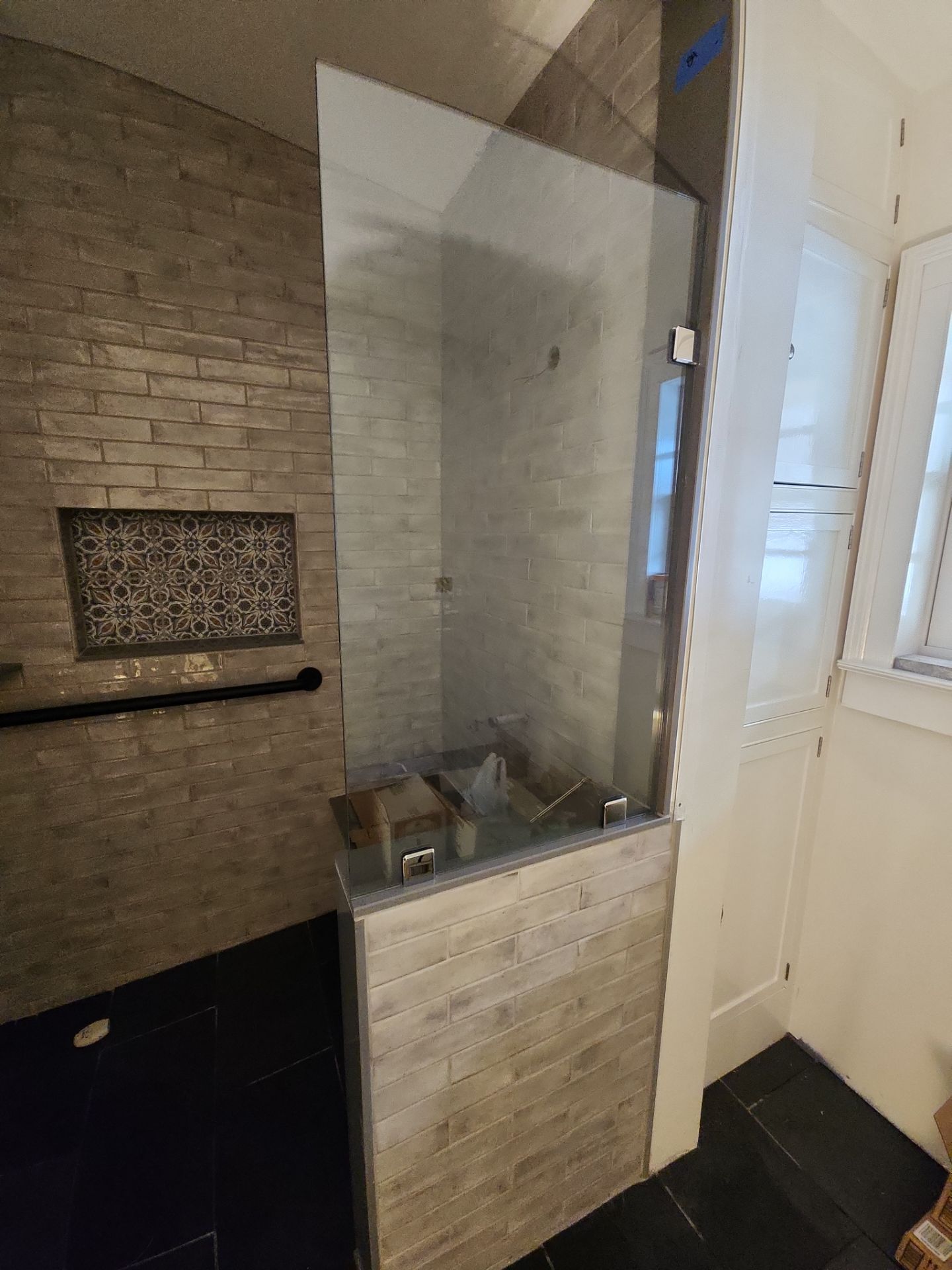 Frameless Spray Panel by Cheshire Glass Company