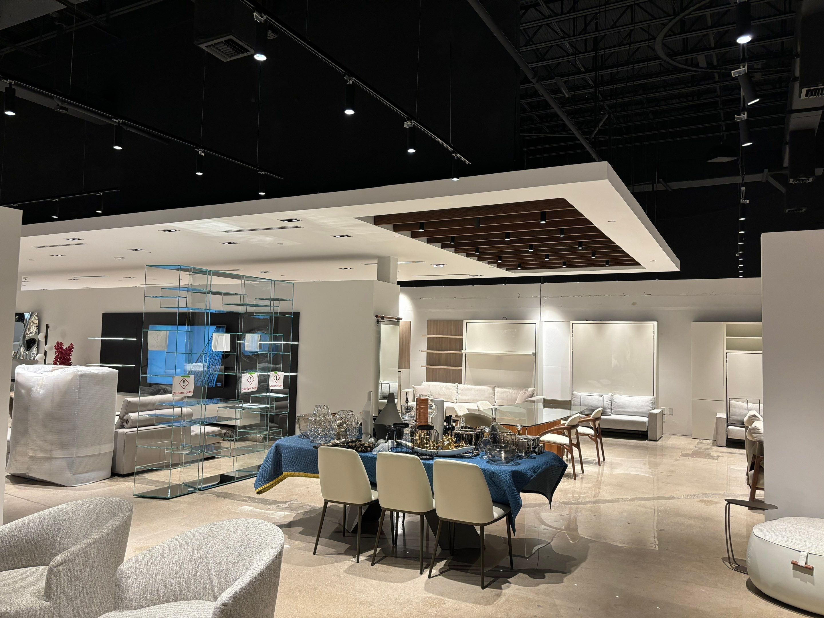 Aventura Comercial by The Goat Contractor ( Giampri Corp)