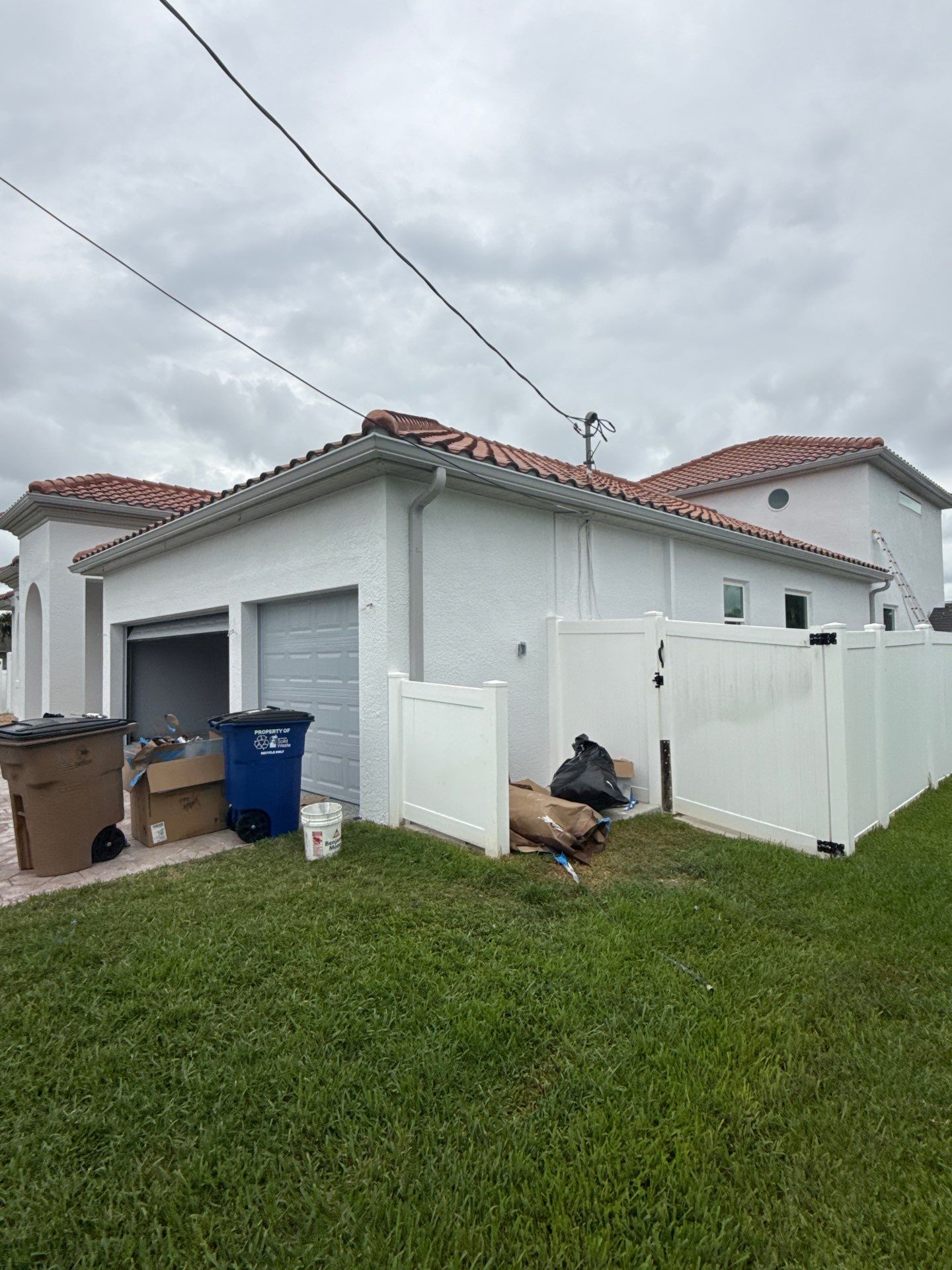 7 inch seamless gutters using Seamless Aluminum Gutters in Fort Myers, FL by Gutter Professors
