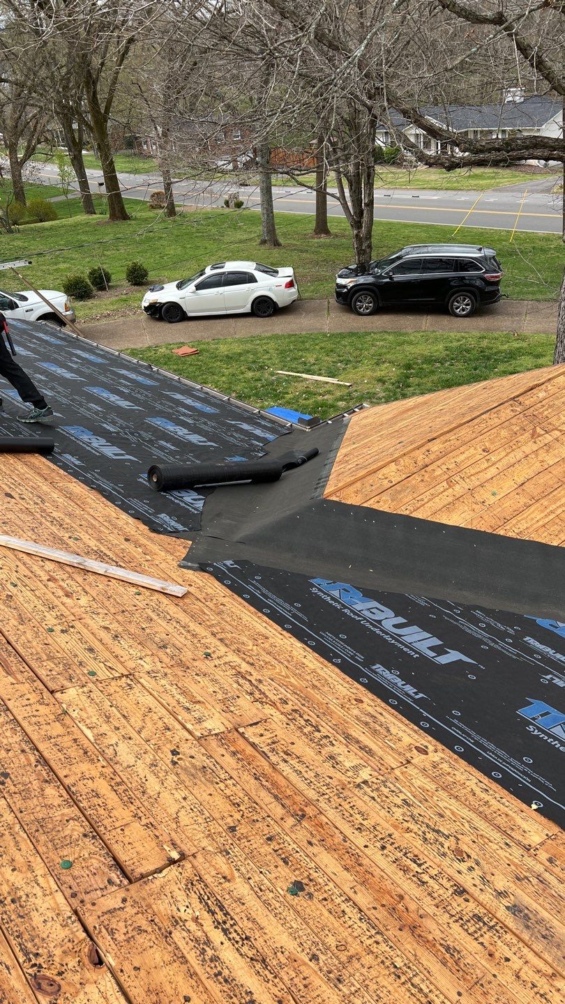 Residential Roofing Installation using Owens Corning Oakridge Roofing System by Undersun Roofing 