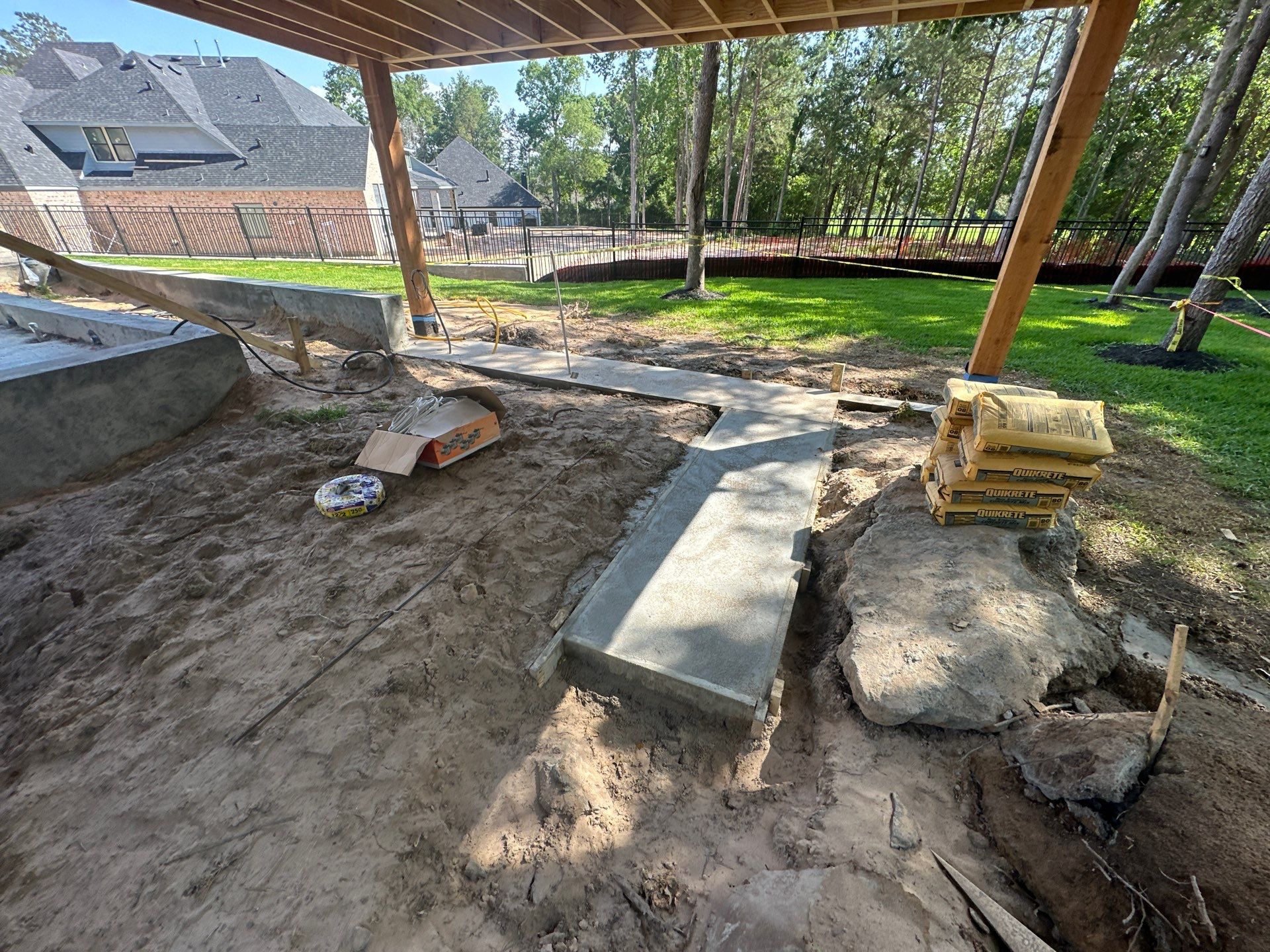 Modern Patio Cover and Kitchen in Montgomery by SophAlx LLC