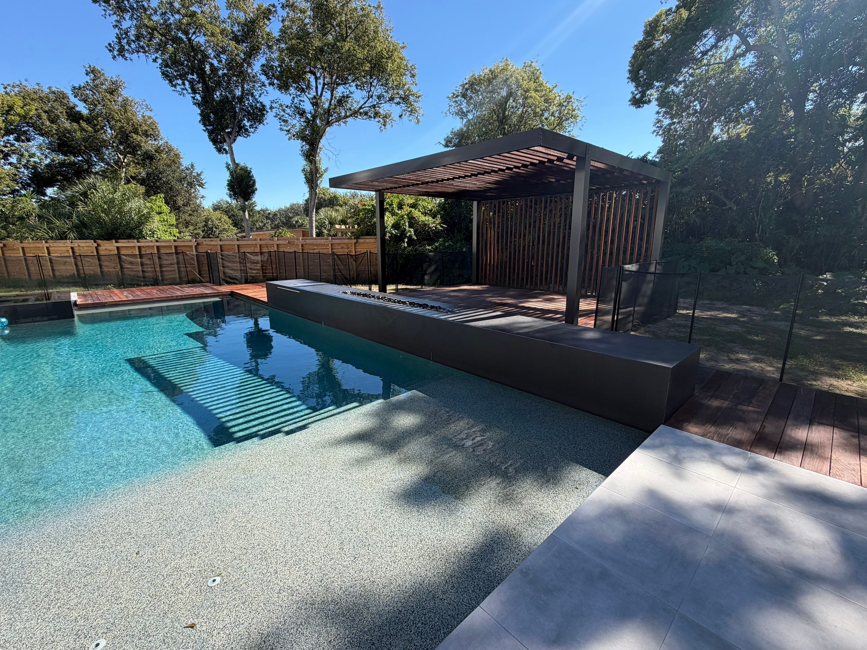 Architectural Masterpiece: Aluminum Frame with Exotic Wood Details by Orlando pergolas 