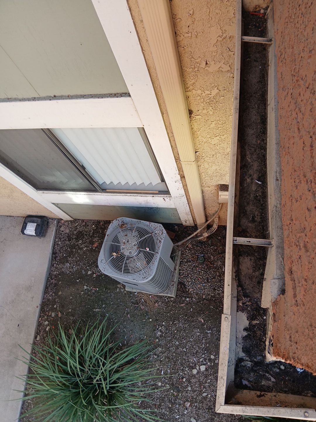 Commercial gutter cleaning Ontario & Rancho Cucamonga, CA after photo with clean gutters