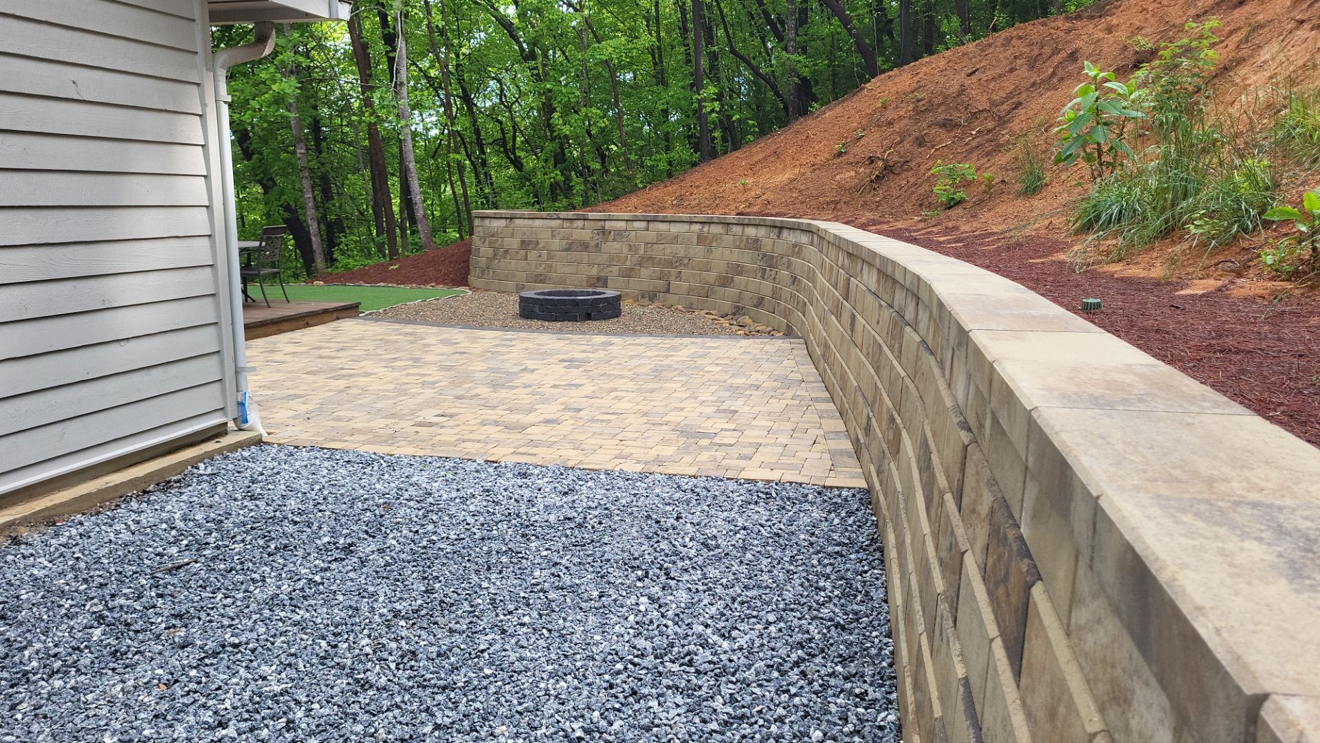 Outdoor Living Space by B&B Landscaping