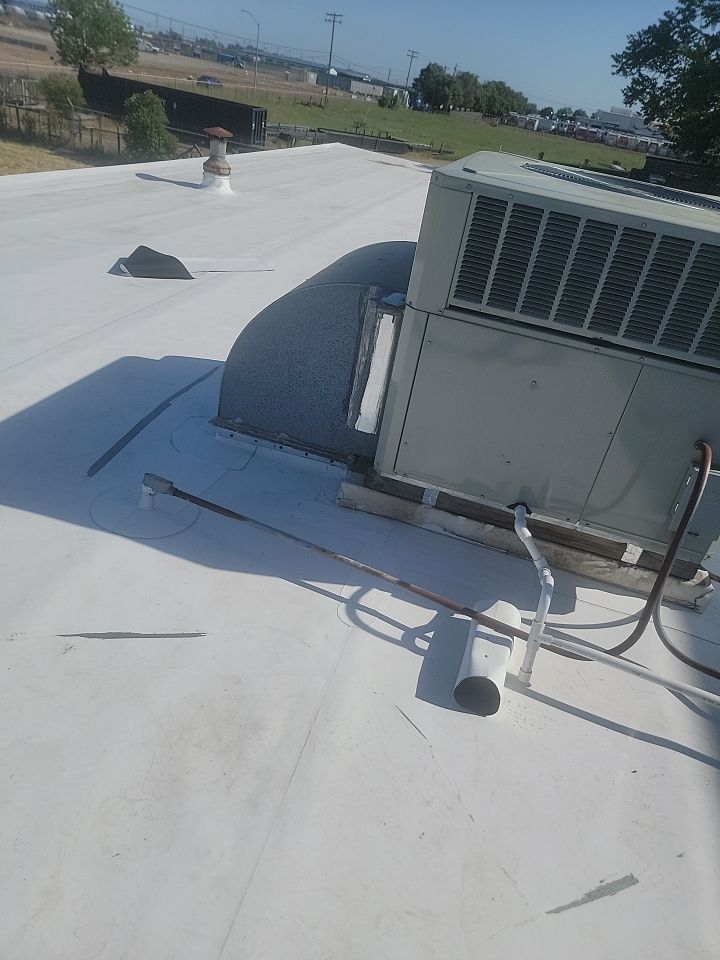 TPO single-ply roofing system using GAF by Straight Edge Roofing Inc