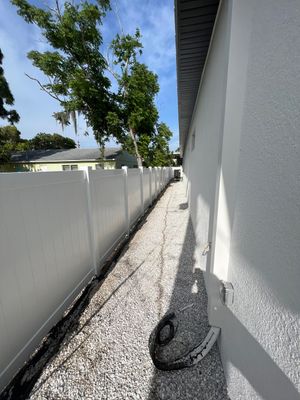 Sarasota, FL 6ft. Tall White Vinyl Privacy Fence