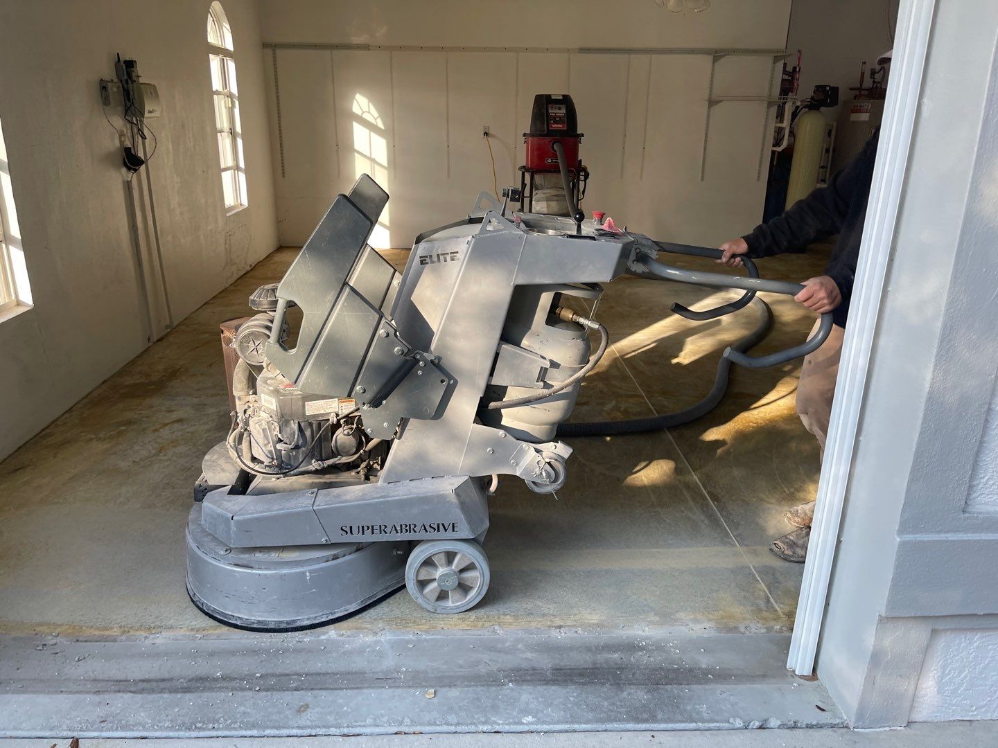 Garage in Hernando, FL with Mount Everest by Cross Creek Concrete Coatings