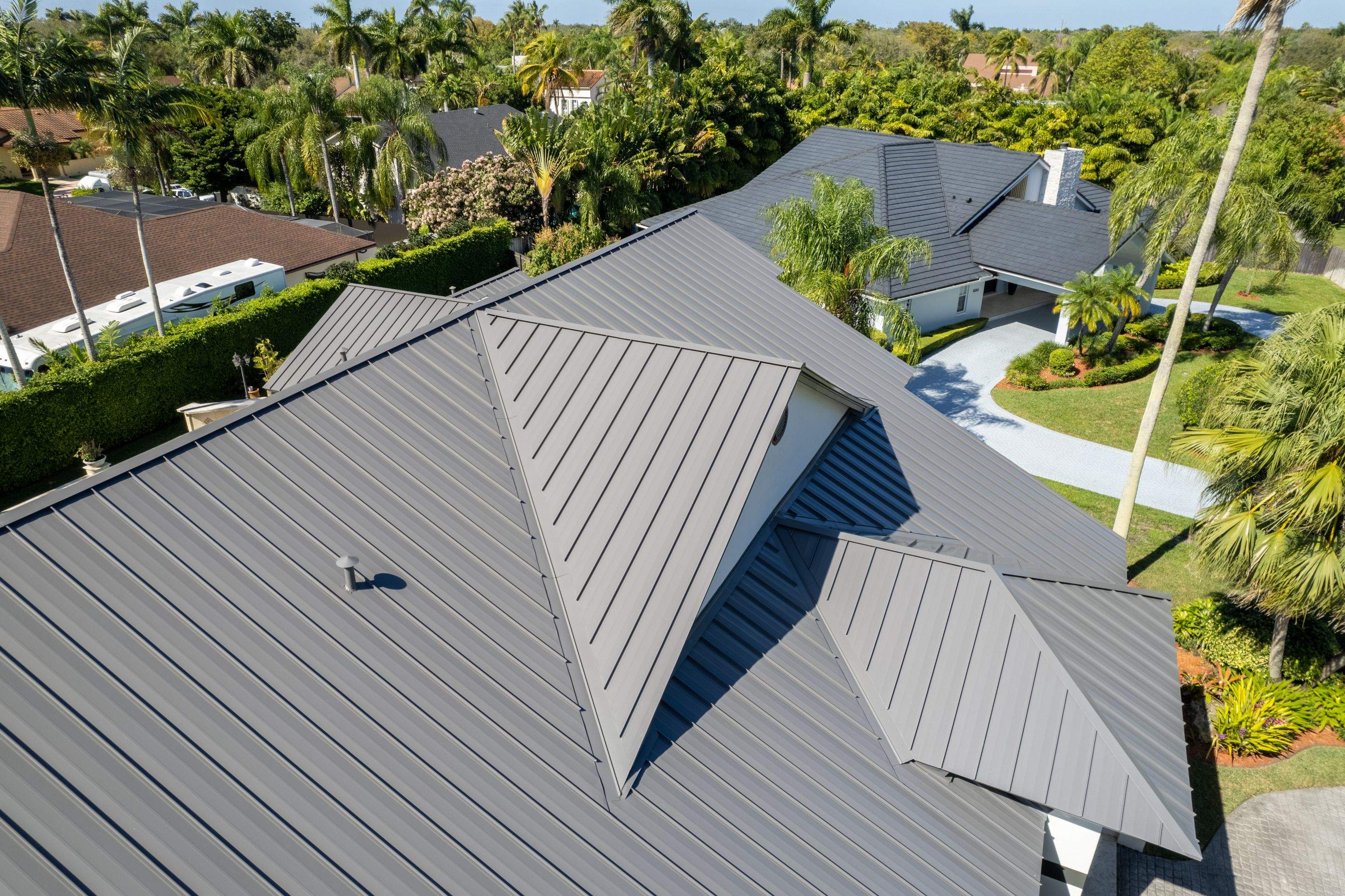 Metal Roof - Galvalume - Charcoal by Istueta Roofing