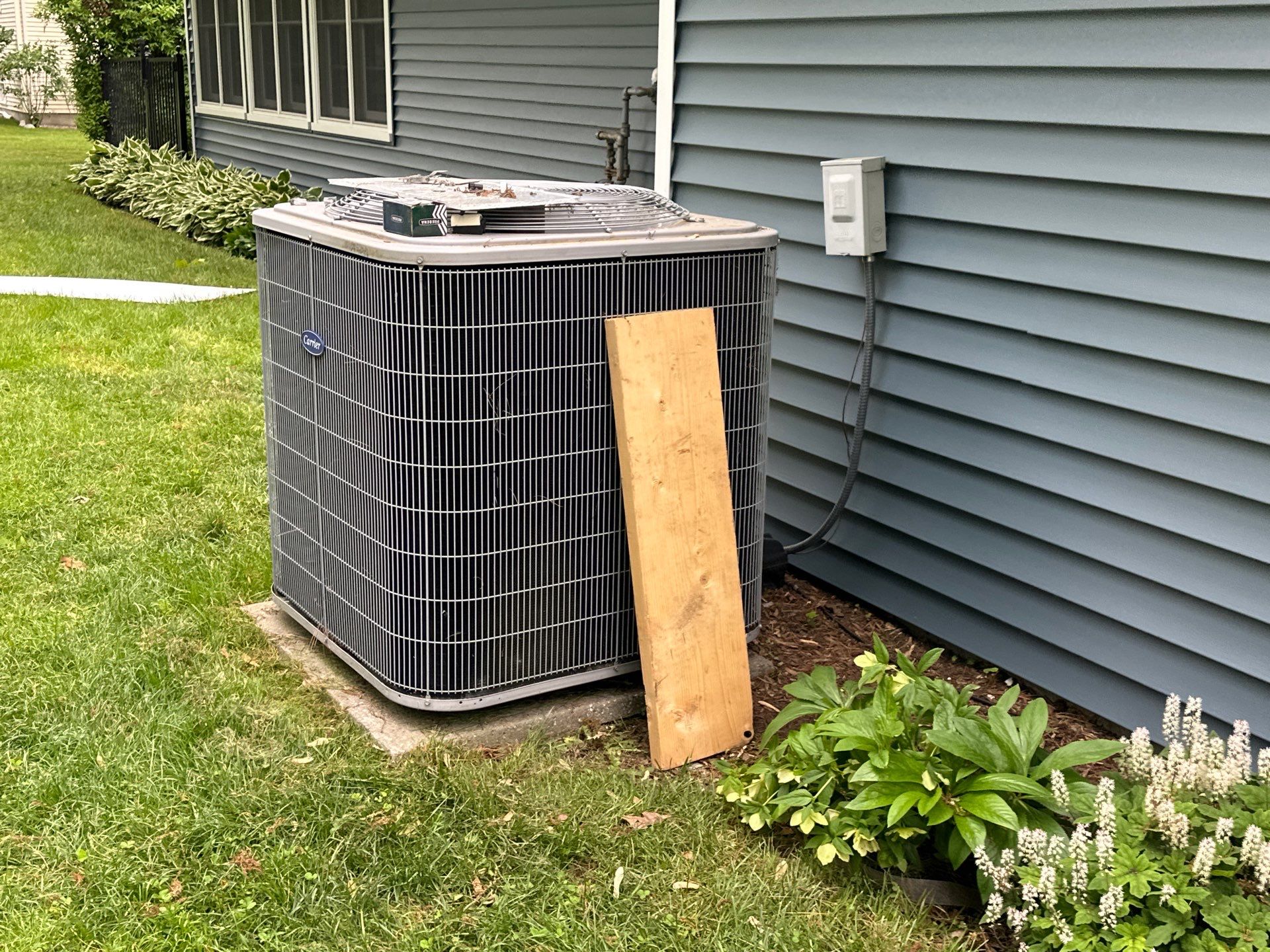 Vinyl Siding Transformation – Pacific Blue by Mighty Dog Roofing of Greater Middlesex County