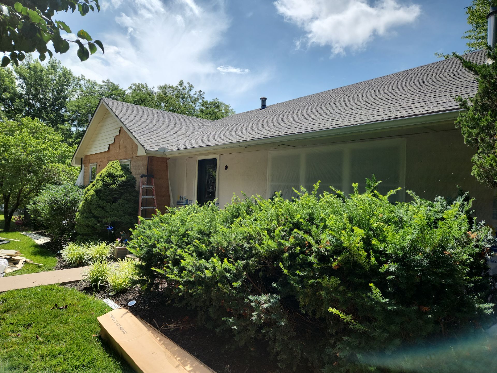 New Craneboard Siding on this Platte City, Mo home  by EEC  Windows, Siding & Roofing 