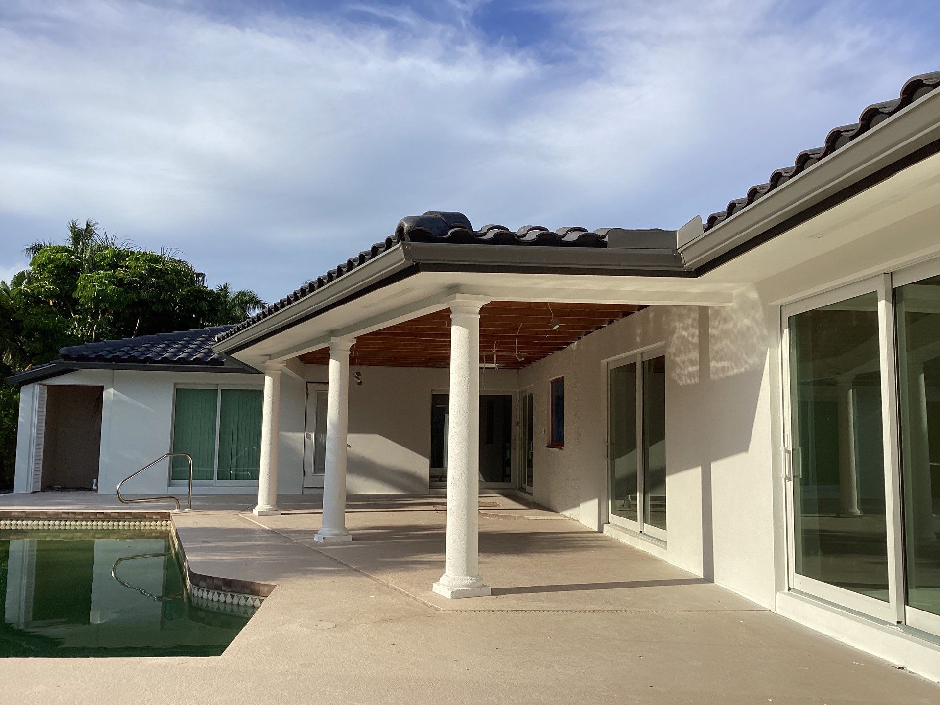 6 Inch Seamless Gutters using bronze gutters in Sarasota FL by Gutter Professors