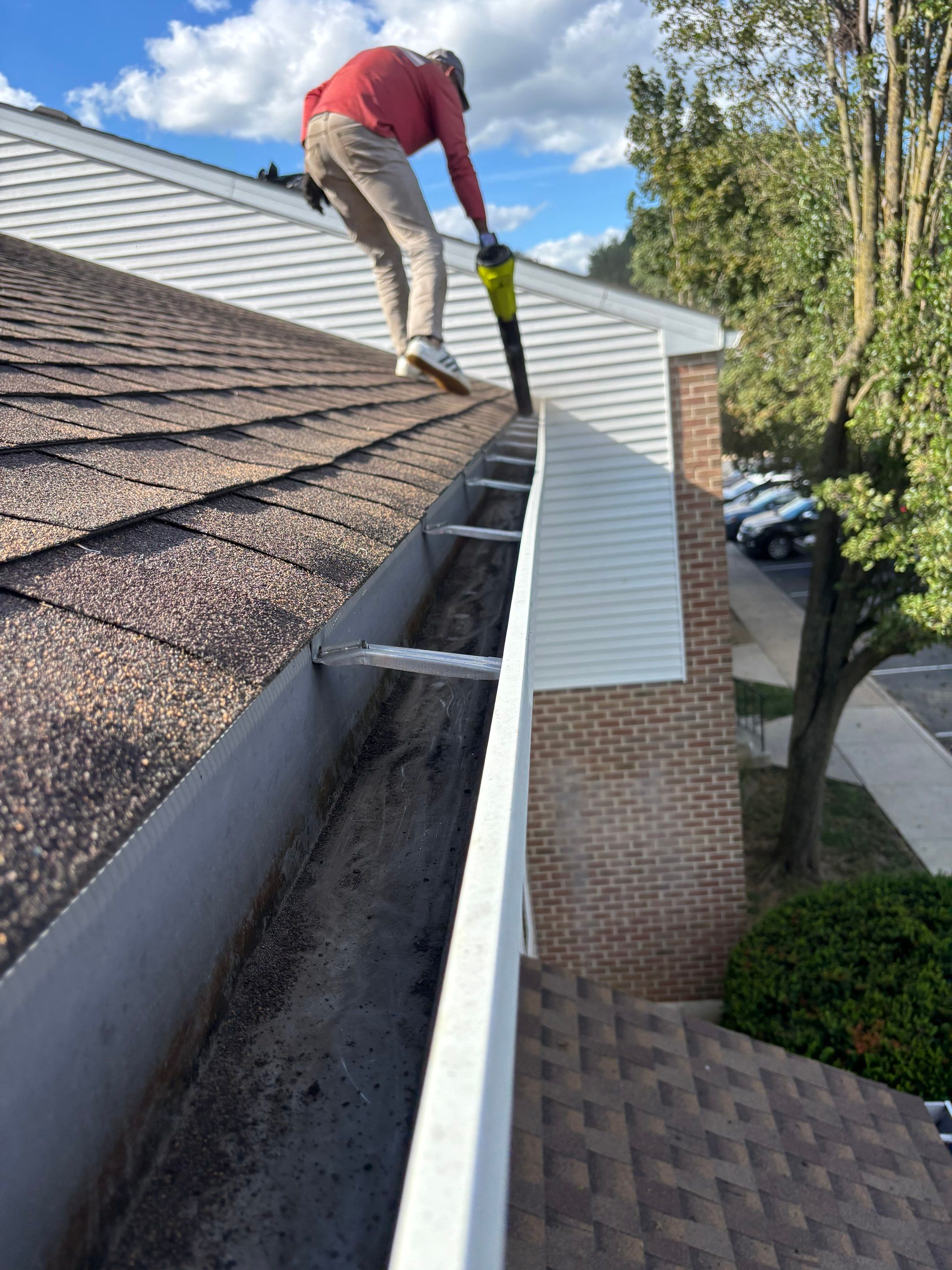 Commercial gutter cleaning Harrisburg after photo with clean gutters