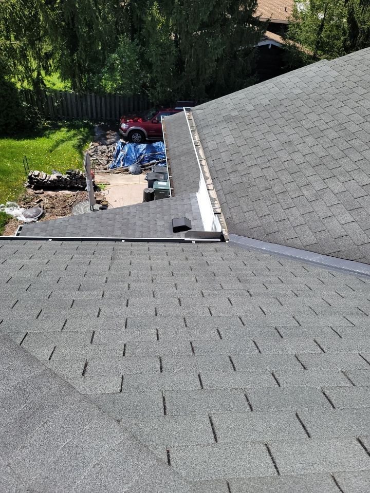 ATLAS PINNACLE COLOR: SUMMER STORM DRIP EDGE: WHITE by Eagle Eye Roofing