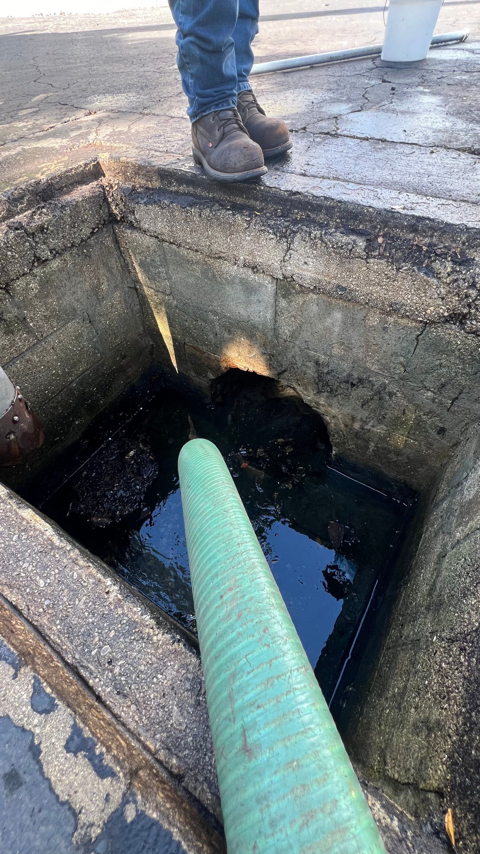 Marco Island Condo Stormwater System Maintenance and Standing Water Removal by APS Power & Water