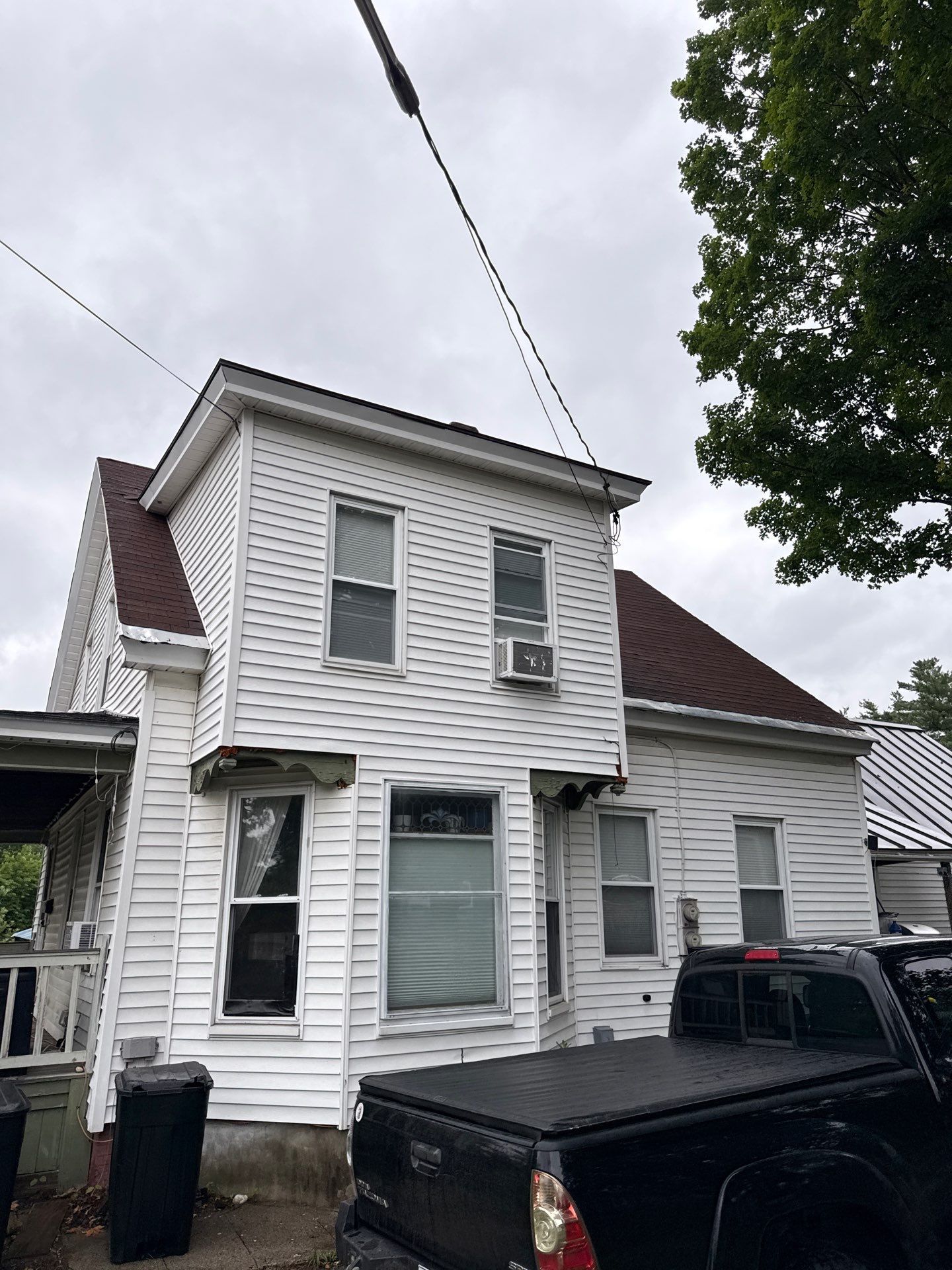 π‘ Another happy homeowner in Claremont, NH! πͺ by Tall pine roofing