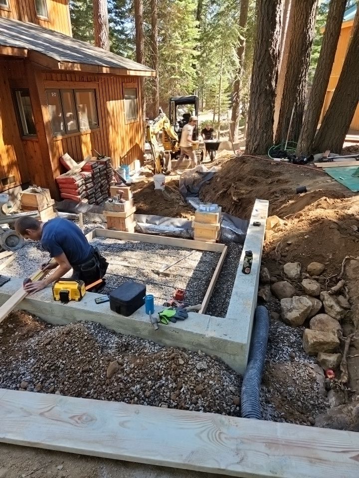 Deck/Patio by The Tahoe Tradesman
