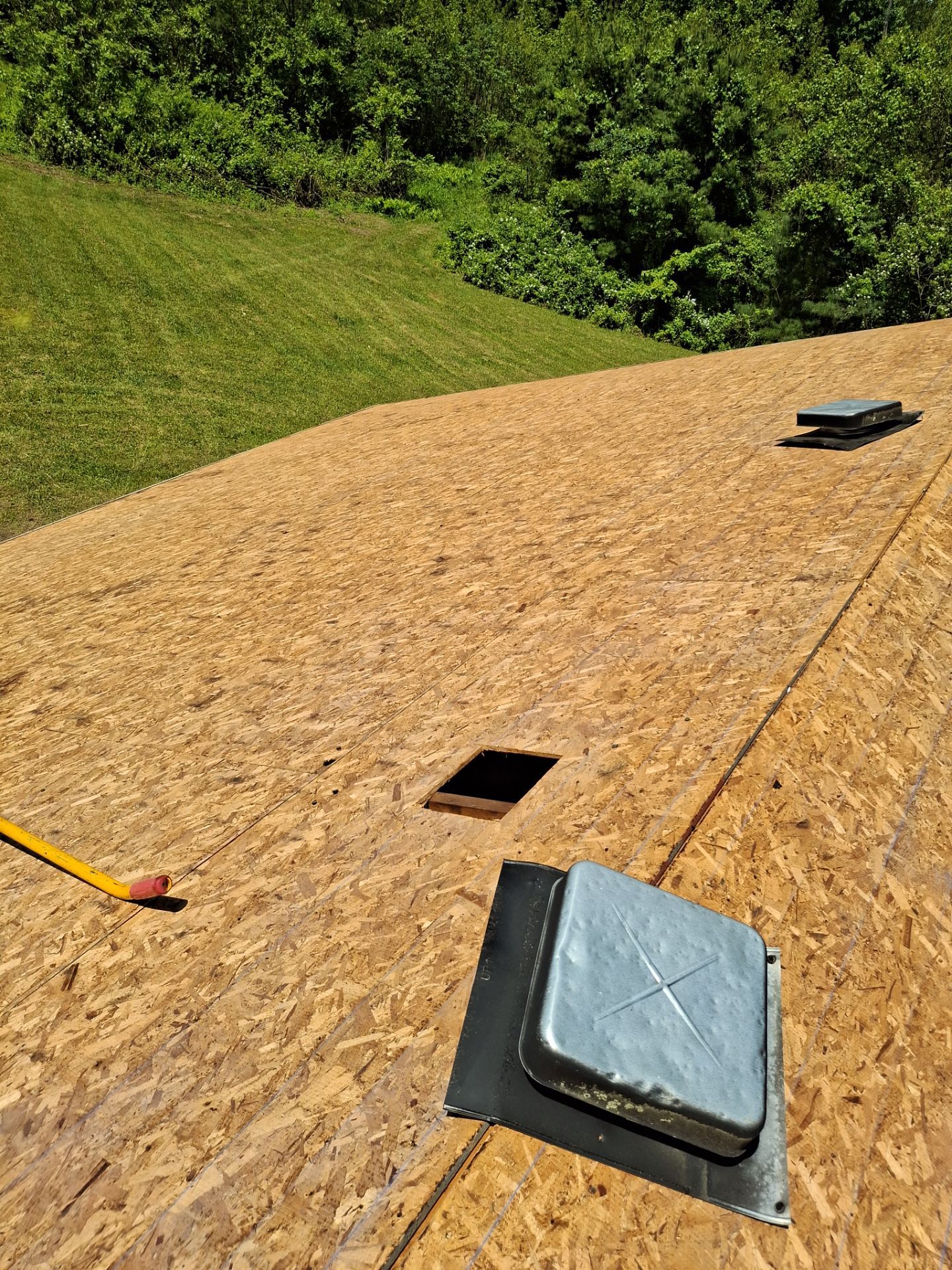 Residential Roofing Installation using GAF Timberline HDZ Charcoal by Rainstoppers Roofing