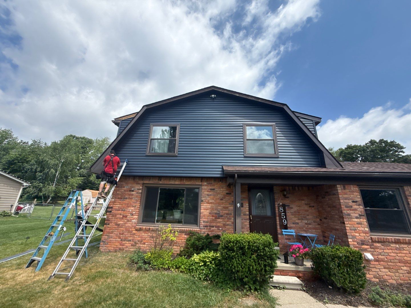 Siding Replacement using Alside Charter Oak D4.5" by 180 Contractors