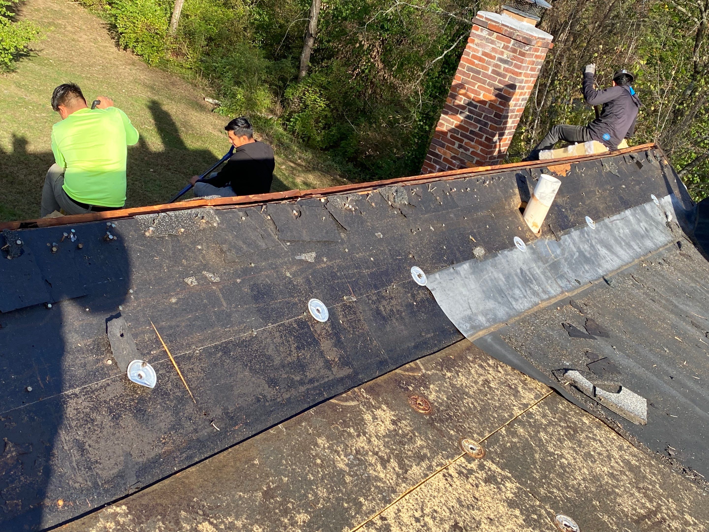 GAF Slateline Shingles with Copper Standing Seam and Flashings by Undersun Roofing 