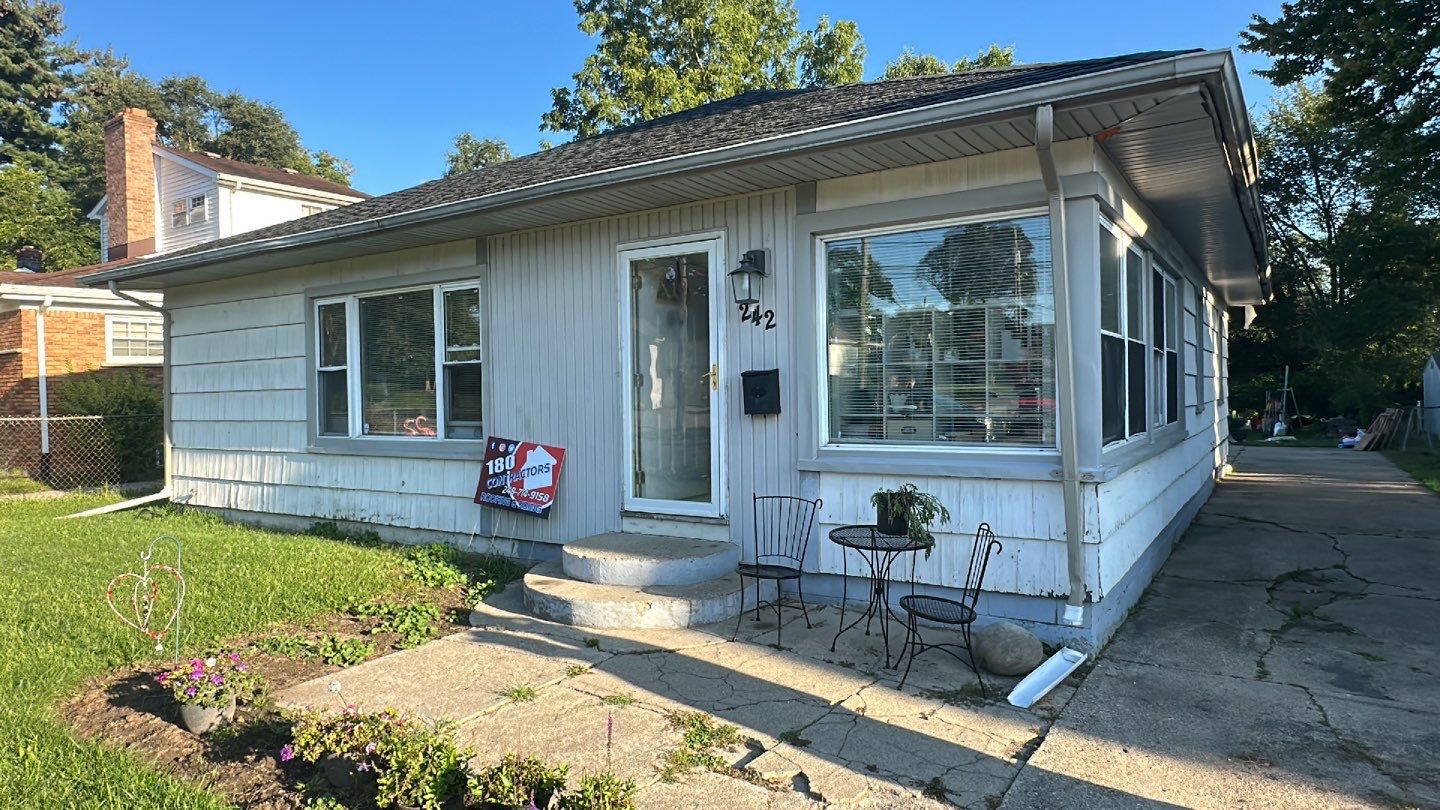 Siding Replacement using CertainTeed Restoration Classis D4 by 180 Contractors